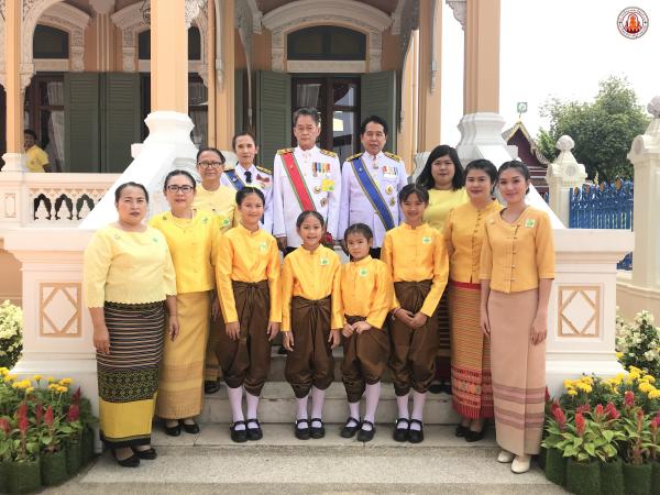 2. เข้าเฝ้าทูลละอองธุลีพระบาทในการเสด็จพระราชดำเนินเลียบพระนคร 