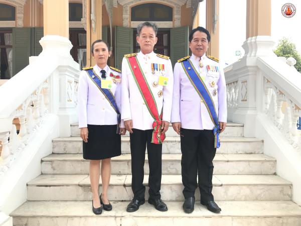 3. เข้าเฝ้าทูลละอองธุลีพระบาทในการเสด็จพระราชดำเนินเลียบพระนคร 