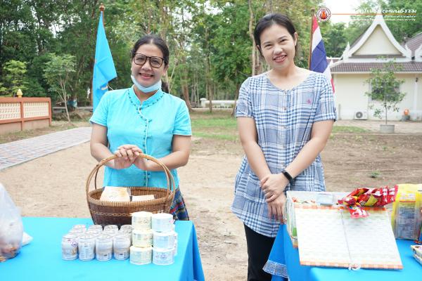 1. การบำเพ็ญกุศลทำบุญใส่บาตรในโอกาสมหามงคลเฉลิมพระชนมพรรษา