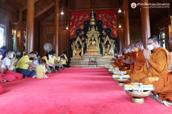 4. กิจกรรมใส่บาตรเพื่อถวายเป็นพระราชกุศล เนื่องในวันคล้ายวันสวรรคต พระบาทสมเด็จพระบรมชนกาธิเบศร มหาภูมิพลอดุลยเดชมหาราช บรมนาถบพิตร