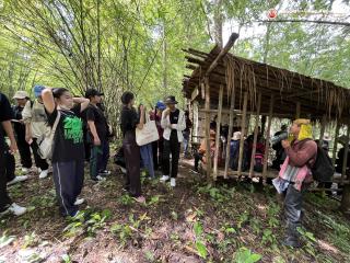 11. โครงการสร้างจิตสำนึกการอนุรักษ์สิ่งแวดล้อมธรรมชาติ​ กิจกรรมเดินสำรวจพันธ์ุไม้​ ศึกษาระบบนิเวศป่าไม้และการจัดการฝายในป่าชุมชน​