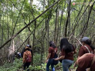 14. โครงการสร้างจิตสำนึกการอนุรักษ์สิ่งแวดล้อมธรรมชาติ​ กิจกรรมเดินสำรวจพันธ์ุไม้​ ศึกษาระบบนิเวศป่าไม้และการจัดการฝายในป่าชุมชน​