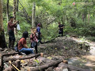 19. โครงการสร้างจิตสำนึกการอนุรักษ์สิ่งแวดล้อมธรรมชาติ​ กิจกรรมเดินสำรวจพันธ์ุไม้​ ศึกษาระบบนิเวศป่าไม้และการจัดการฝายในป่าชุมชน​