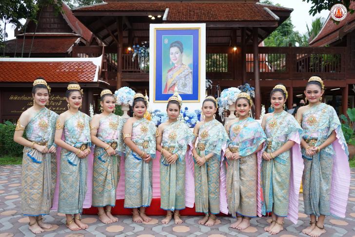 3. พิธีบำเพ็ญกุศลทำบุญใส่บาตรเพื่อขอพระราชทานถวายเป็นพระราชกุศลพระพรชัยมงคล