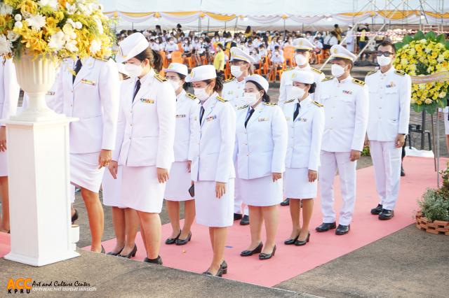 2. พิธีวางพวงมาลาเพื่อน้อมรำลึกในพระมหากรุณาธิคุณ เนื่องในวันคล้ายวันสวรรคต