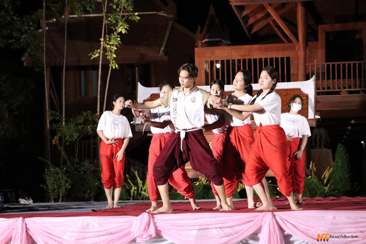 ซ้อมการแสดงเพื่อแสดงในกิจกรรมการแสดงดนตรีไทย นาฏศิลป์ไทย และนาฏศิลป์นานาชาติ "วันอนุรักษ์มรดกไทย"