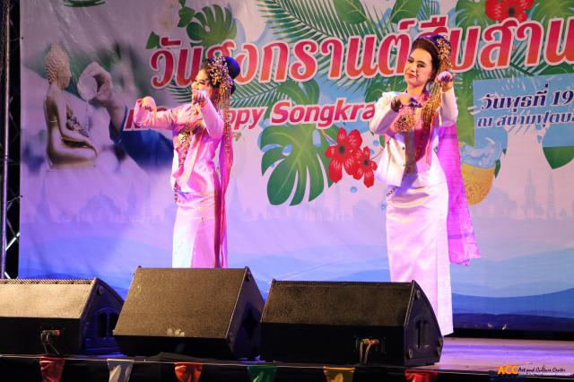 3. งานสงกรานต์สืบสานประเพณี รดน้ำดำหัวขอพรผู้บริหาร