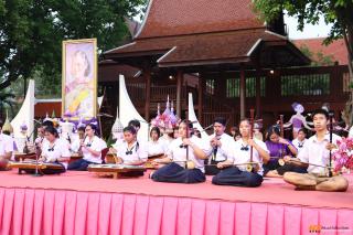 97. โครงการวันอนุรักษ์มรดกไทยเพื่อเฉลิมพระเกียรติสมเด็จพระกนิษฐาธิราชเจ้า กรมสมเด็จพระเทพรัตนราชสุดา ฯ สยามบรมราชกุมารี และการแสดงดนตรีไทย นาฏศิลป์ไทยและการแสดงนาฏศิลป์นานาชาติ