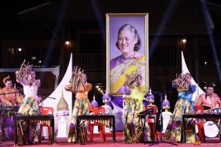 220. โครงการวันอนุรักษ์มรดกไทยเพื่อเฉลิมพระเกียรติสมเด็จพระกนิษฐาธิราชเจ้า กรมสมเด็จพระเทพรัตนราชสุดา ฯ สยามบรมราชกุมารี และการแสดงดนตรีไทย นาฏศิลป์ไทยและการแสดงนาฏศิลป์นานาชาติ