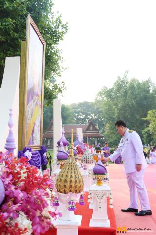 93. กิจกรรมพิธีบำเพ็ญกุศลทำบุญใส่บาตร "วันอนุรักษ์มรดกไทย" ถวายเป็นพระราชกุศลพระพรชัยมงคล แด่สมเด็จพระกนิษฐาธิราชเจ้ากรมสมเด็จพระเทพรัตนราชสุดา ฯ สยามบรมราชกุมารี