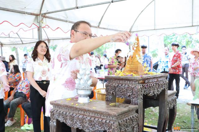 1. ประเพณีสงกรานต์และพิธีรดน้ำดำหัวขอพรผู้อาวุโสและผู้บริหารมหาวิทยาลัยราชภัฏกำแพงเพชร