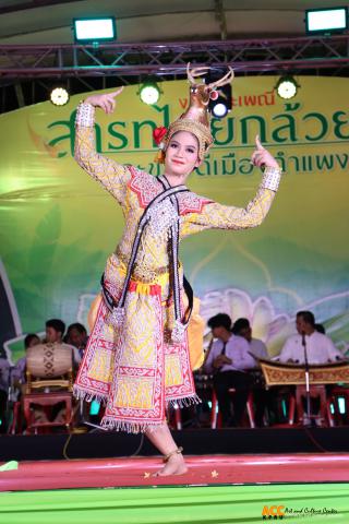 146. การแสดงเวทีกลาง งานประเพณี "สารทไทย-กล้วยไข่ และของดีเมืองกำแพง" ประจำปี ๒๕๖๗ (วันที่ ๕ ตุลาคม ๒๕๖๗)