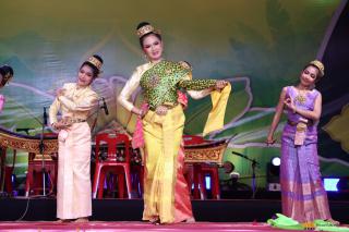 293. การแสดงเวทีกลาง งานประเพณี "สารทไทย-กล้วยไข่ และของดีเมืองกำแพง" ประจำปี ๒๕๖๗ (วันที่ ๕ ตุลาคม ๒๕๖๗)