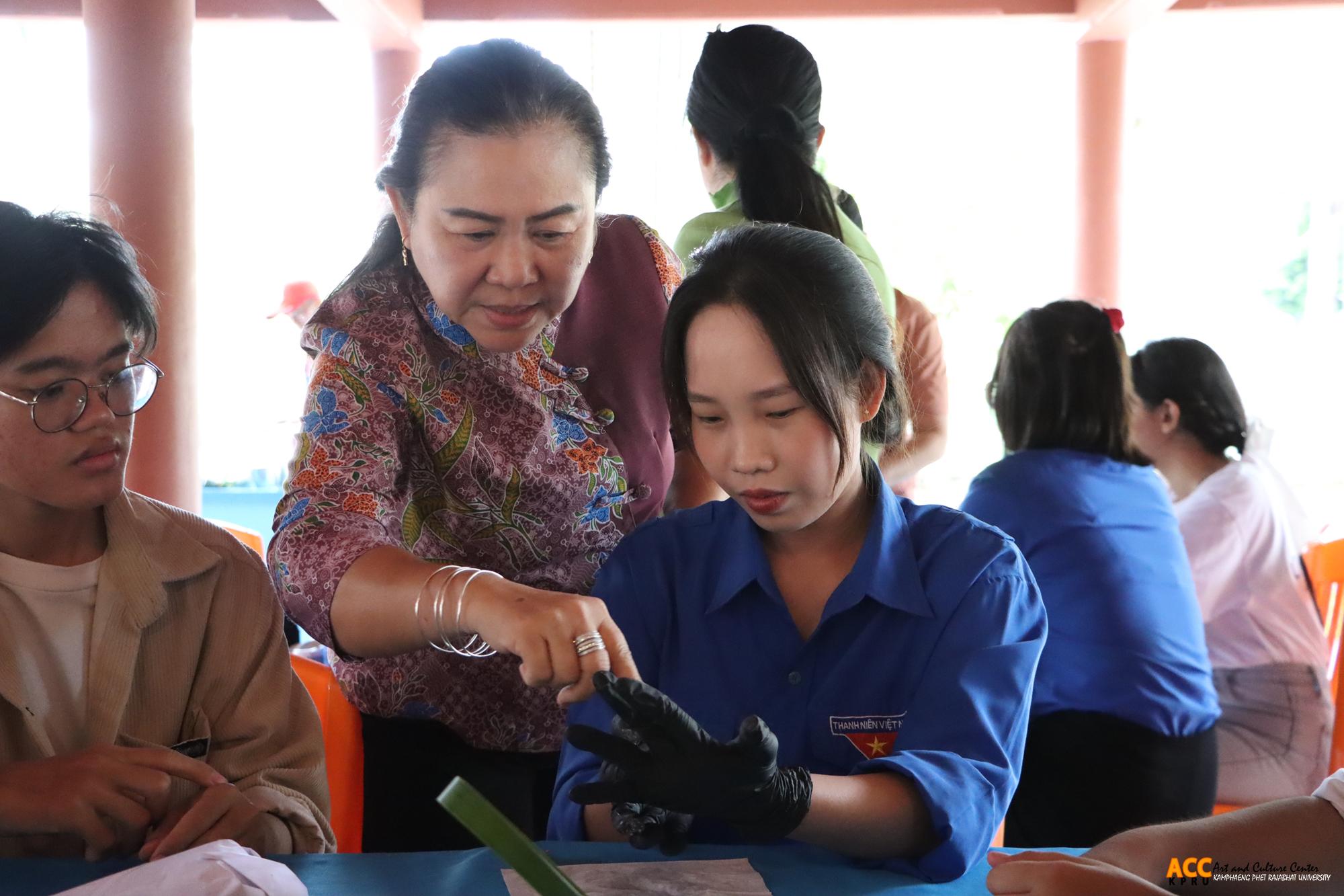 141. การอบรมเชิงปฏิบัติการเรียนรู้ศิลปะวัฒนธรรมการรำไทยและการเรียนรู้วัฒนธรรมอาหารไทย