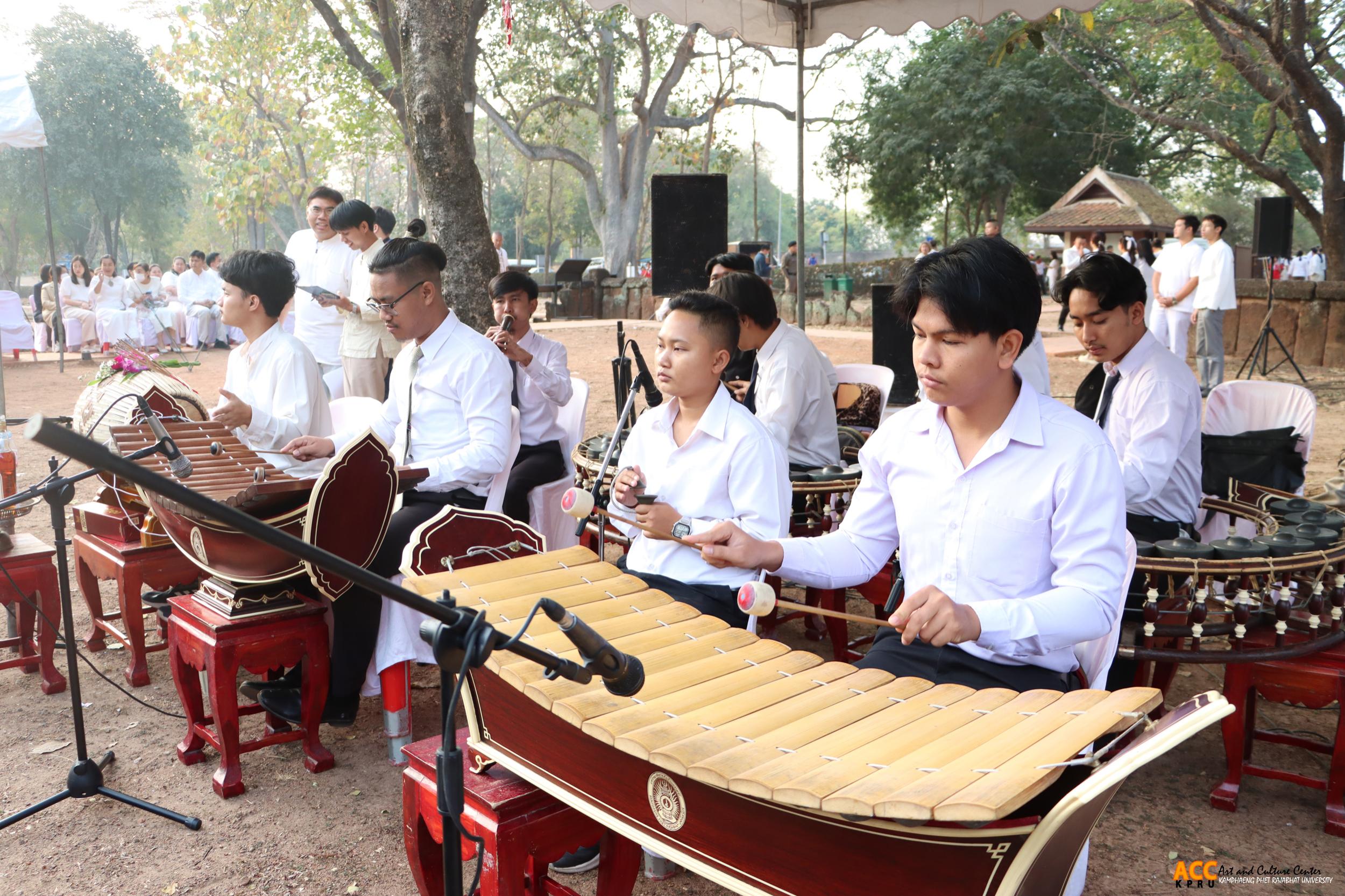 48. พิธีบวงสรวงอดีตกษัตริยาธิราช เนื่องในงานประเพณี “นบพระ-เล่นเพลง และงานกาชาดจังหวัดกำแพงเพชร” ประจำปี ๒๕๖๘