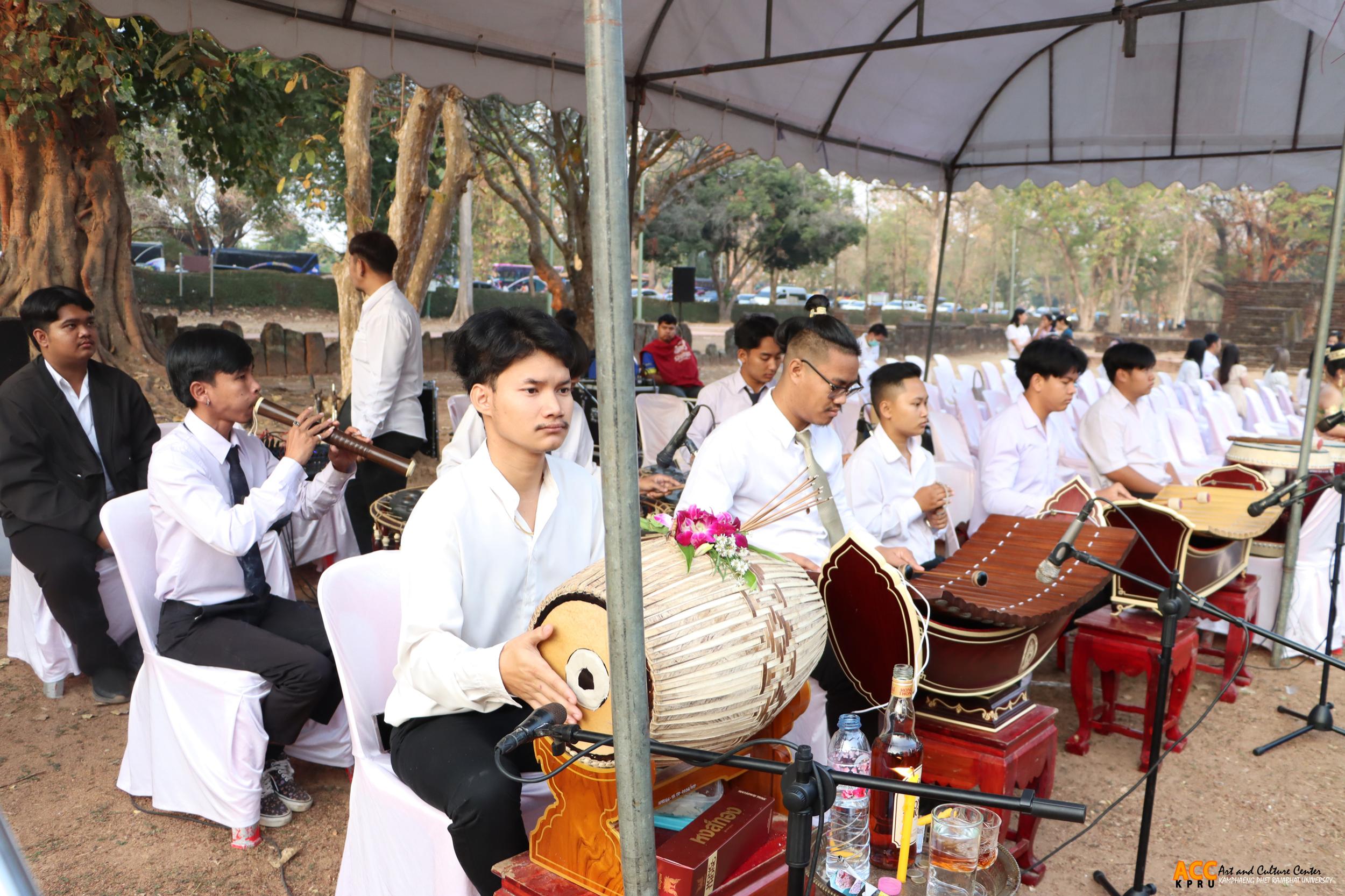 49. พิธีบวงสรวงอดีตกษัตริยาธิราช เนื่องในงานประเพณี “นบพระ-เล่นเพลง และงานกาชาดจังหวัดกำแพงเพชร” ประจำปี ๒๕๖๘