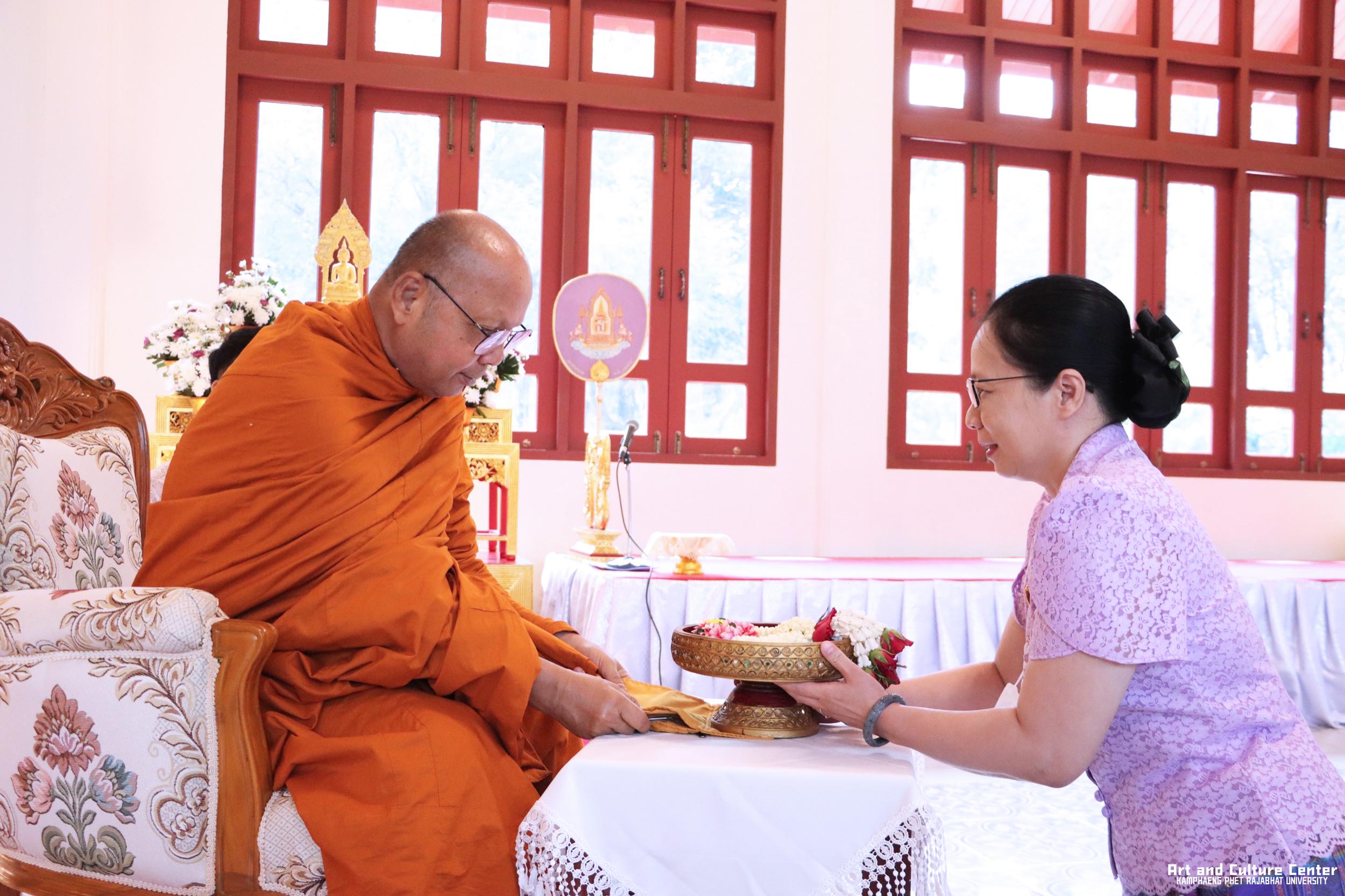 2. พิธีมอบเกียรติบัตรให้กับนักเรียนชุมนุมนาฏศิลป์ศูนย์จริยศึกษา สธ กำแพงเพชร รุ่นที่ ๒๔