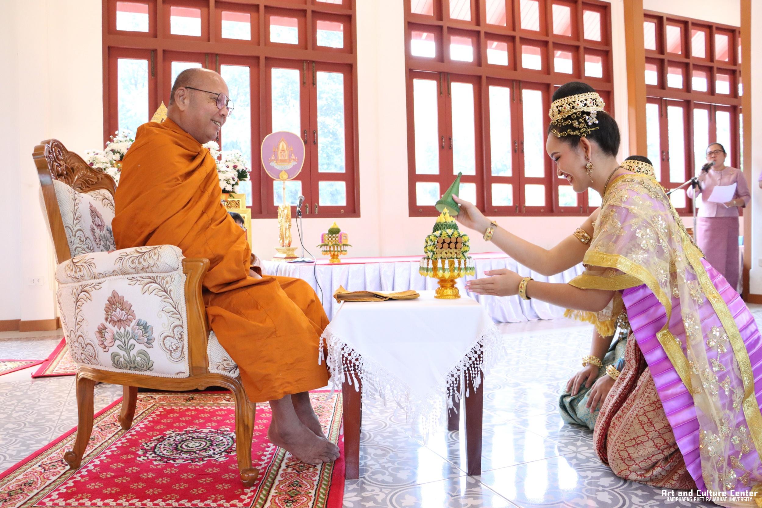19. พิธีมอบเกียรติบัตรให้กับนักเรียนชุมนุมนาฏศิลป์ศูนย์จริยศึกษา สธ กำแพงเพชร รุ่นที่ ๒๔