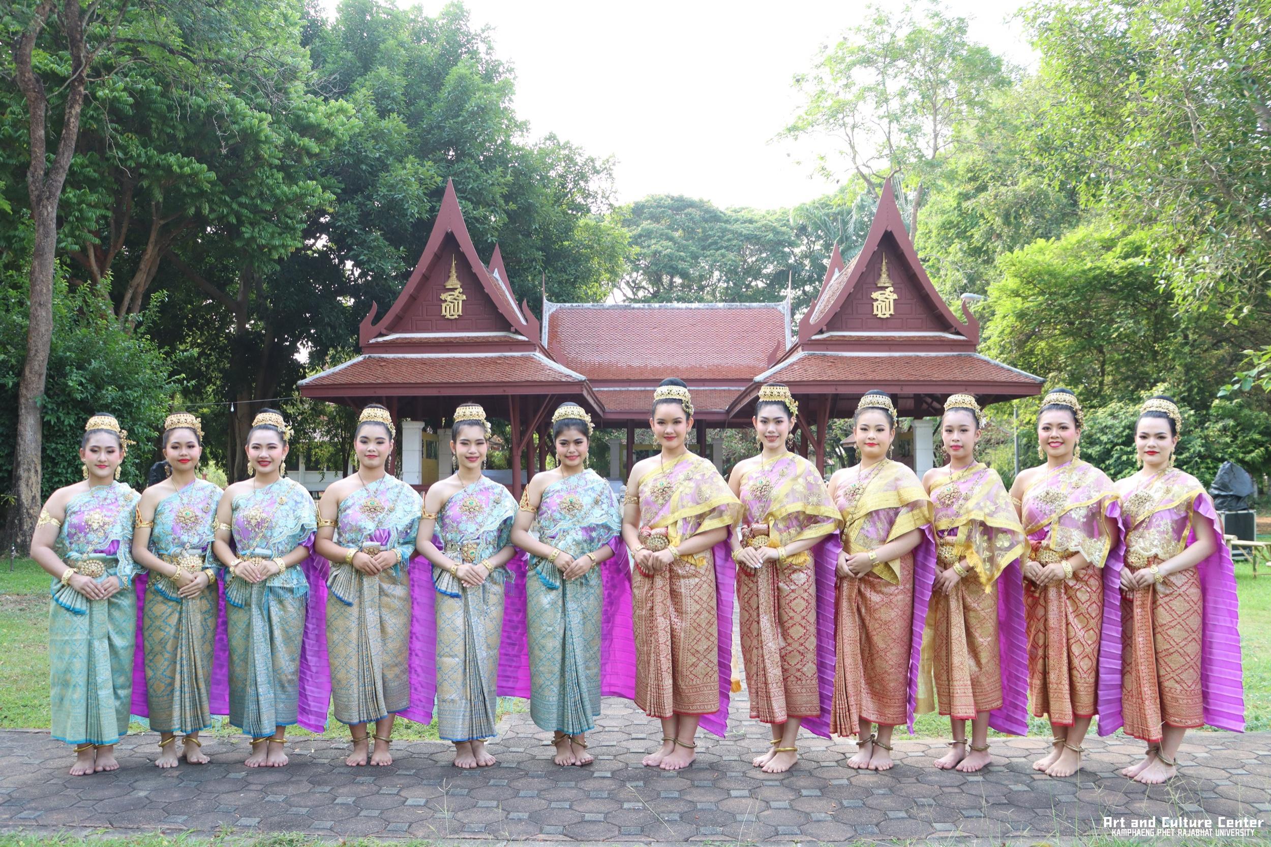 44. พิธีบำเพ็ญกุศลทำบุญใส่บาตร "วันอนุรักษ์มรดกไทย" เพื่อถวายเป็นพระราชกุศล และพิธีถวายพระพรชัยมงคล แด่สมเด็จพระกนิษฐาธิราชเจ้ากรมสมเด็จพระเทพรัตนราชสุดา ฯ สยามบรมราชกุมารี