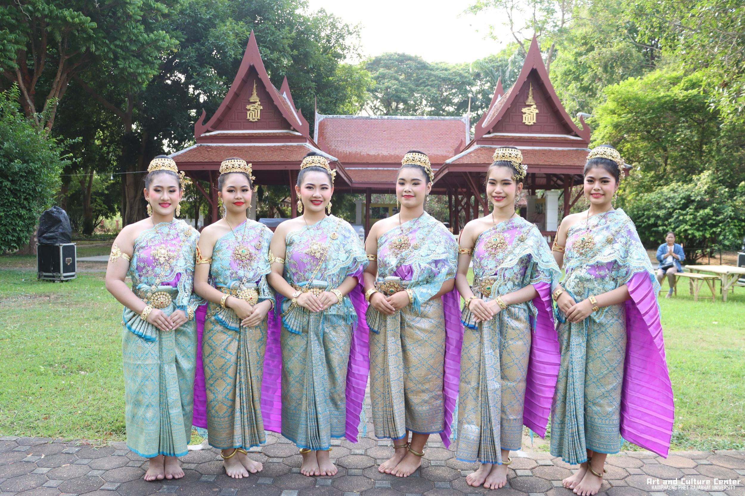 45. พิธีบำเพ็ญกุศลทำบุญใส่บาตร "วันอนุรักษ์มรดกไทย" เพื่อถวายเป็นพระราชกุศล และพิธีถวายพระพรชัยมงคล แด่สมเด็จพระกนิษฐาธิราชเจ้ากรมสมเด็จพระเทพรัตนราชสุดา ฯ สยามบรมราชกุมารี