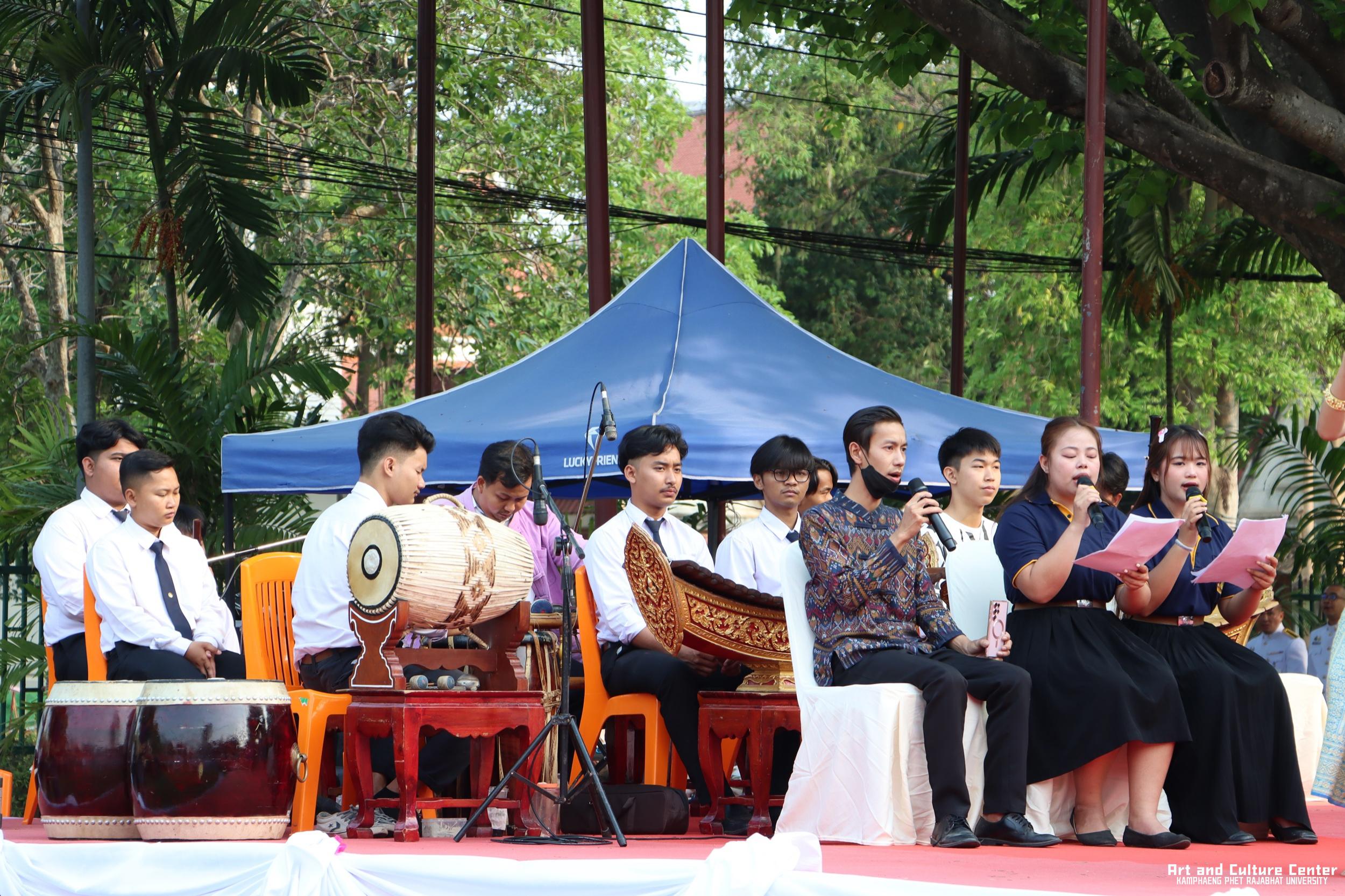 72. พิธีบำเพ็ญกุศลทำบุญใส่บาตร "วันอนุรักษ์มรดกไทย" เพื่อถวายเป็นพระราชกุศล และพิธีถวายพระพรชัยมงคล แด่สมเด็จพระกนิษฐาธิราชเจ้ากรมสมเด็จพระเทพรัตนราชสุดา ฯ สยามบรมราชกุมารี