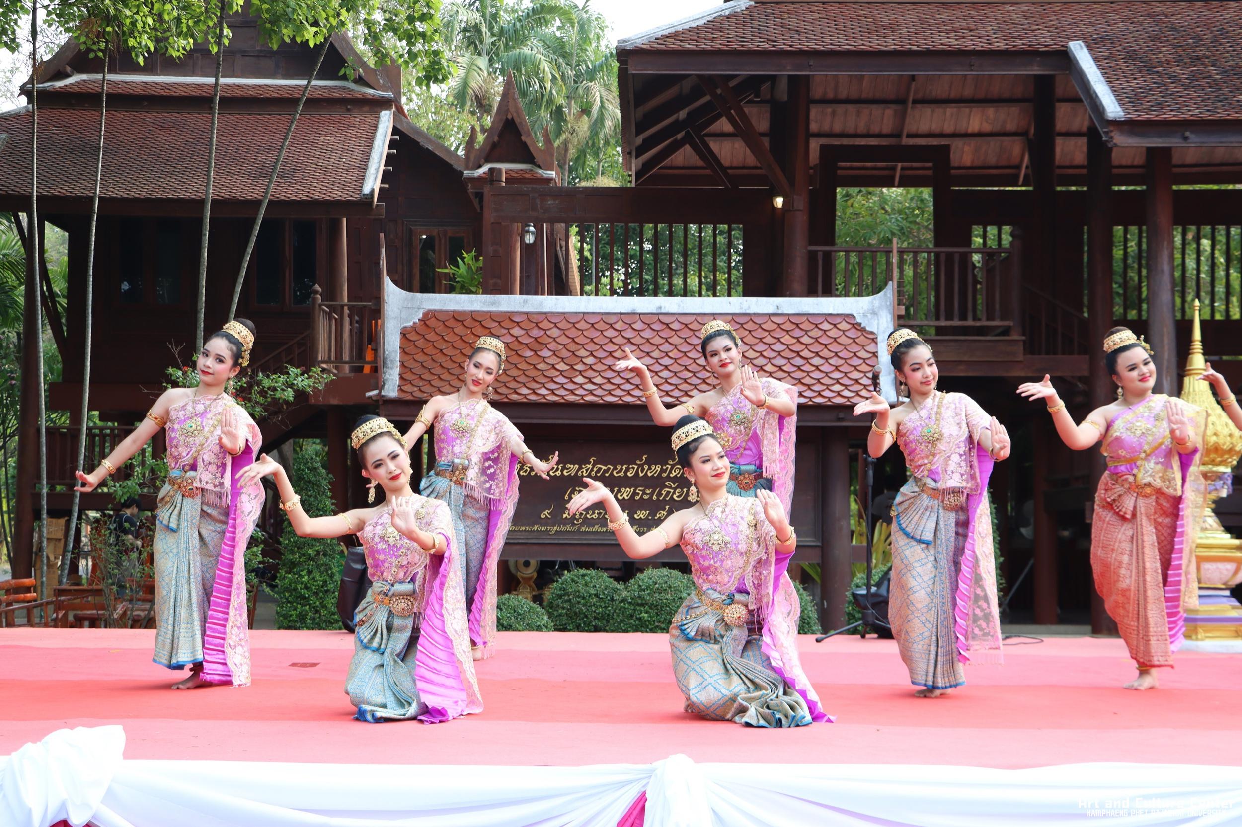 77. พิธีบำเพ็ญกุศลทำบุญใส่บาตร "วันอนุรักษ์มรดกไทย" เพื่อถวายเป็นพระราชกุศล และพิธีถวายพระพรชัยมงคล แด่สมเด็จพระกนิษฐาธิราชเจ้ากรมสมเด็จพระเทพรัตนราชสุดา ฯ สยามบรมราชกุมารี