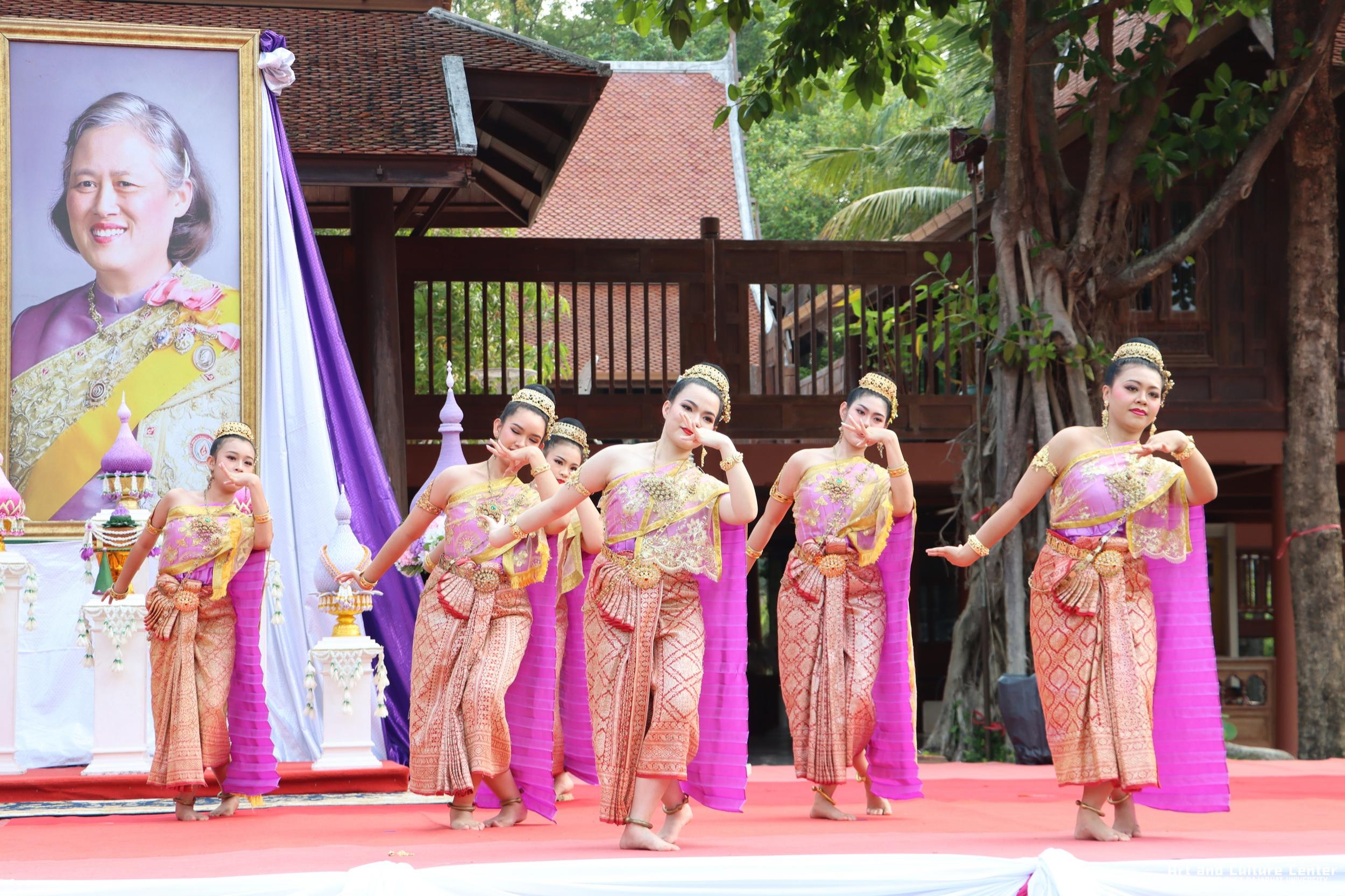 84. พิธีบำเพ็ญกุศลทำบุญใส่บาตร "วันอนุรักษ์มรดกไทย" เพื่อถวายเป็นพระราชกุศล และพิธีถวายพระพรชัยมงคล แด่สมเด็จพระกนิษฐาธิราชเจ้ากรมสมเด็จพระเทพรัตนราชสุดา ฯ สยามบรมราชกุมารี