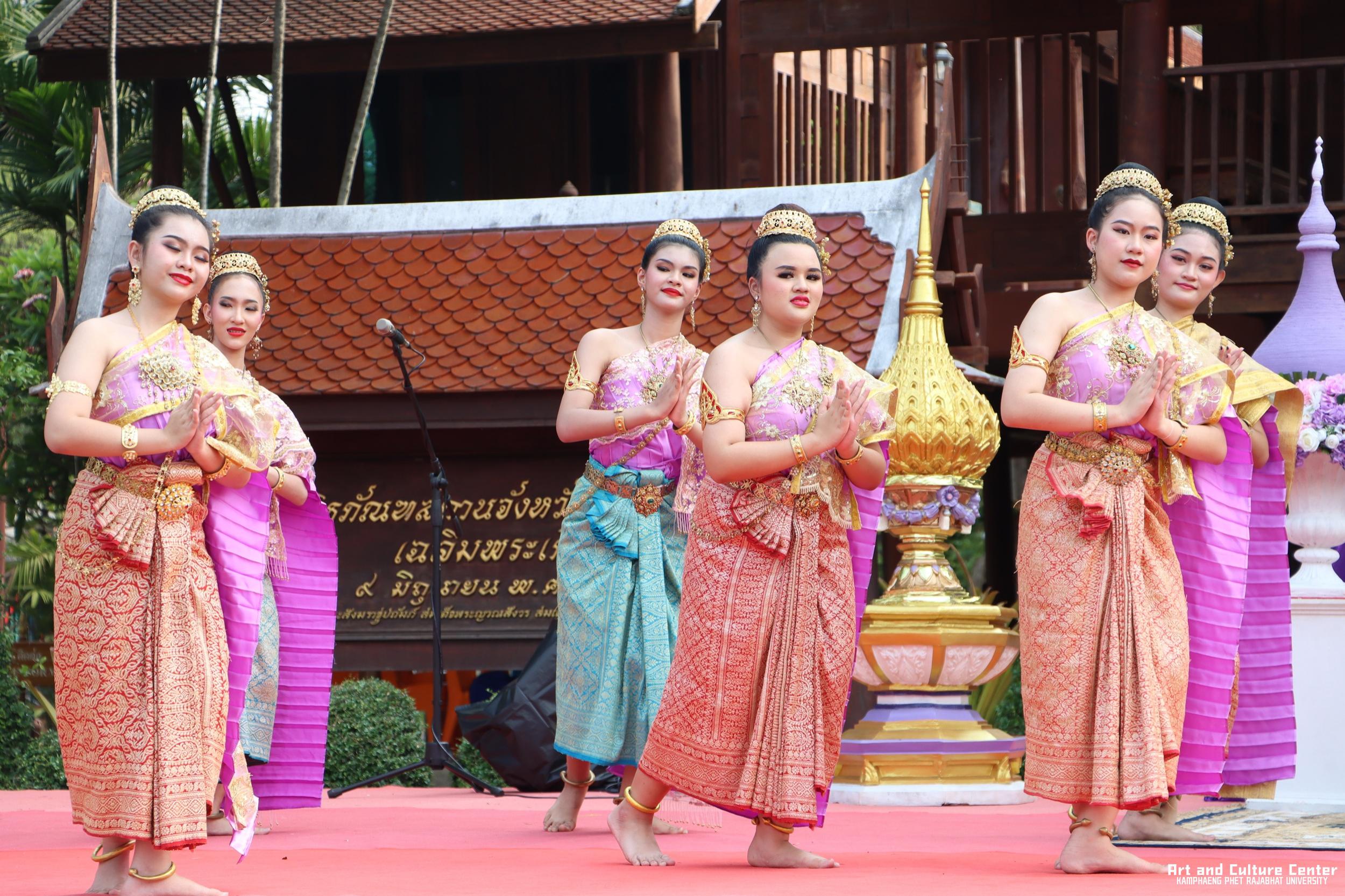 91. พิธีบำเพ็ญกุศลทำบุญใส่บาตร "วันอนุรักษ์มรดกไทย" เพื่อถวายเป็นพระราชกุศล และพิธีถวายพระพรชัยมงคล แด่สมเด็จพระกนิษฐาธิราชเจ้ากรมสมเด็จพระเทพรัตนราชสุดา ฯ สยามบรมราชกุมารี