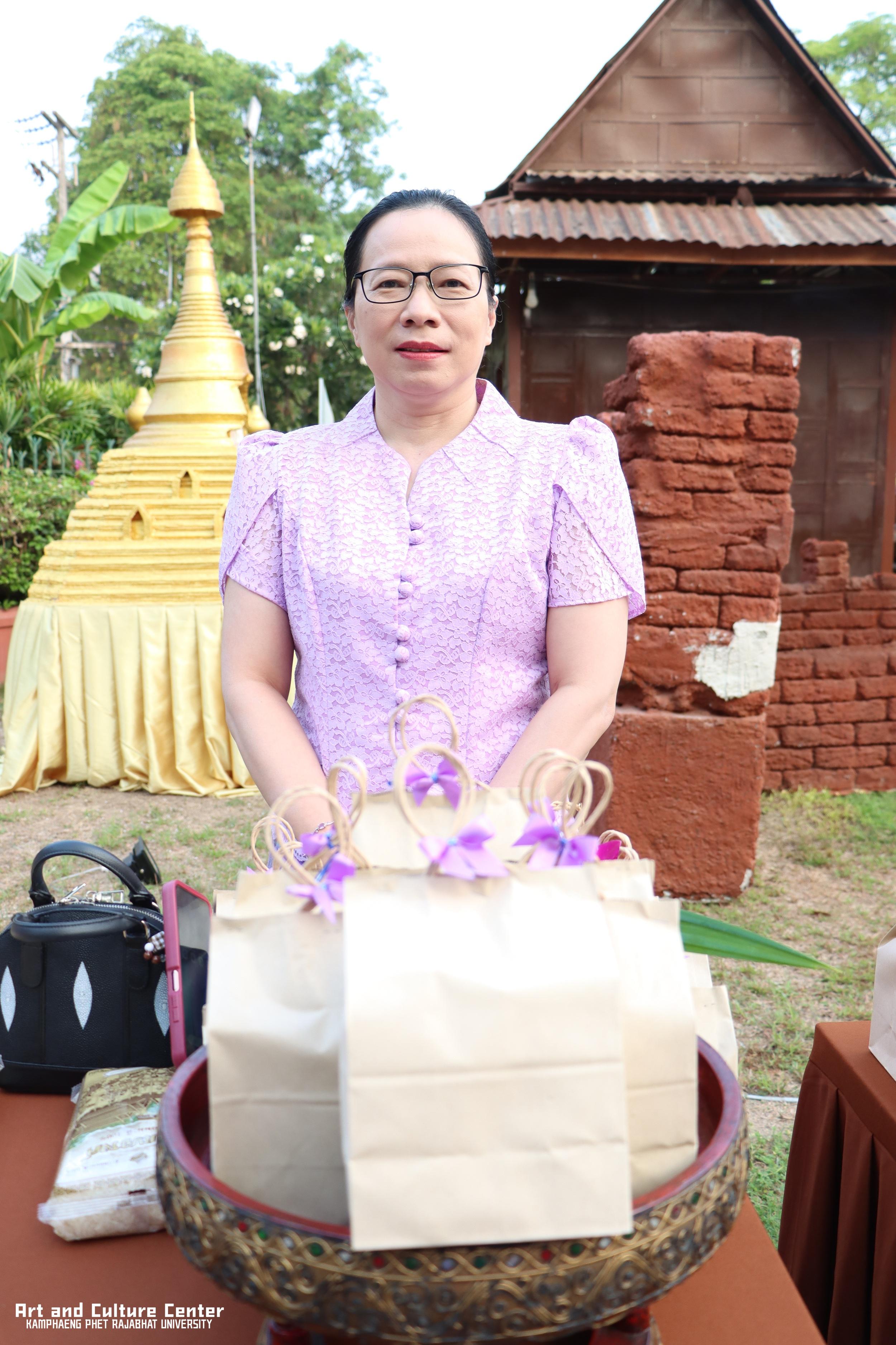 102. พิธีบำเพ็ญกุศลทำบุญใส่บาตร "วันอนุรักษ์มรดกไทย" เพื่อถวายเป็นพระราชกุศล และพิธีถวายพระพรชัยมงคล แด่สมเด็จพระกนิษฐาธิราชเจ้ากรมสมเด็จพระเทพรัตนราชสุดา ฯ สยามบรมราชกุมารี