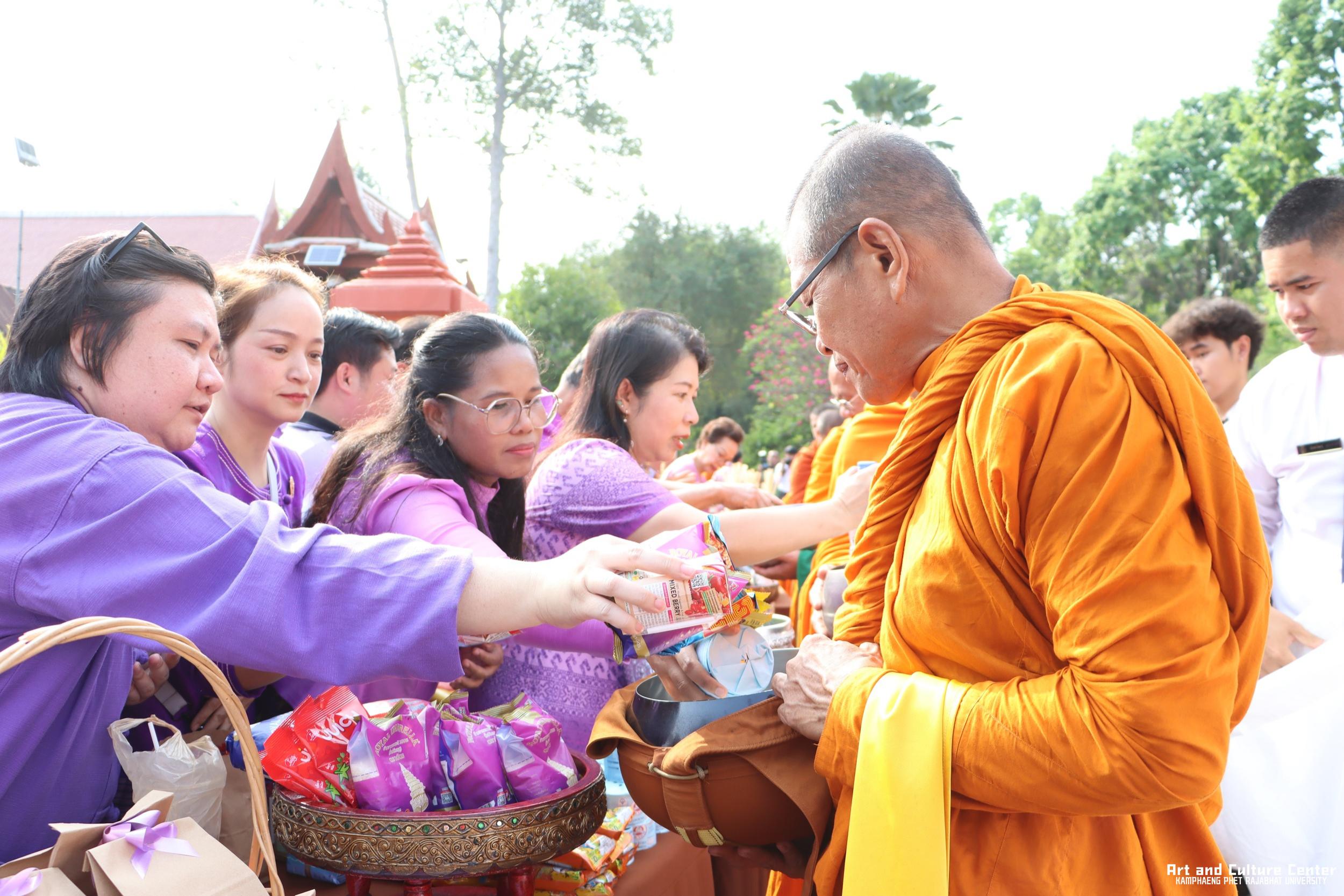 109. พิธีบำเพ็ญกุศลทำบุญใส่บาตร "วันอนุรักษ์มรดกไทย" เพื่อถวายเป็นพระราชกุศล และพิธีถวายพระพรชัยมงคล แด่สมเด็จพระกนิษฐาธิราชเจ้ากรมสมเด็จพระเทพรัตนราชสุดา ฯ สยามบรมราชกุมารี