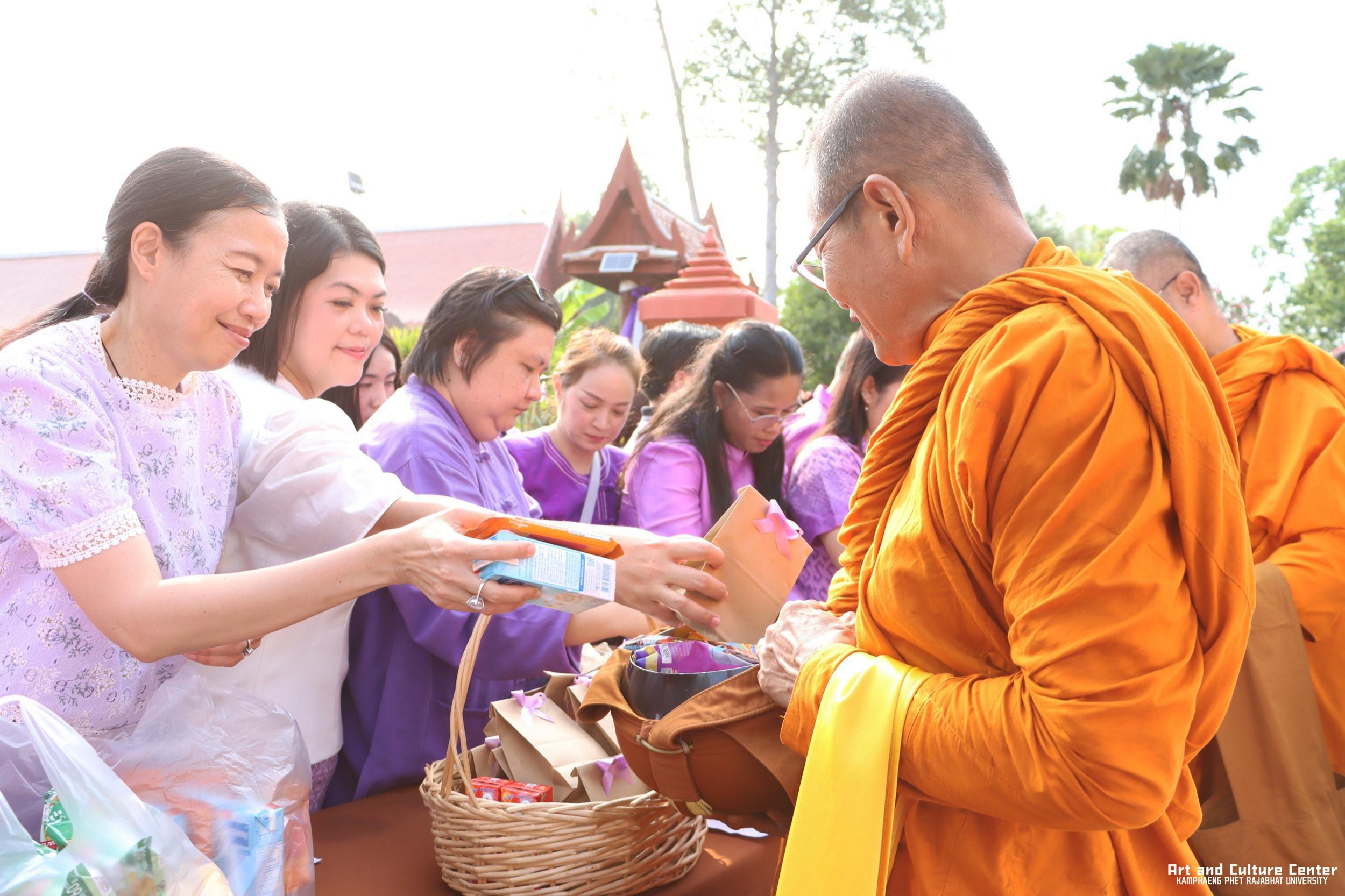 111. พิธีบำเพ็ญกุศลทำบุญใส่บาตร "วันอนุรักษ์มรดกไทย" เพื่อถวายเป็นพระราชกุศล และพิธีถวายพระพรชัยมงคล แด่สมเด็จพระกนิษฐาธิราชเจ้ากรมสมเด็จพระเทพรัตนราชสุดา ฯ สยามบรมราชกุมารี