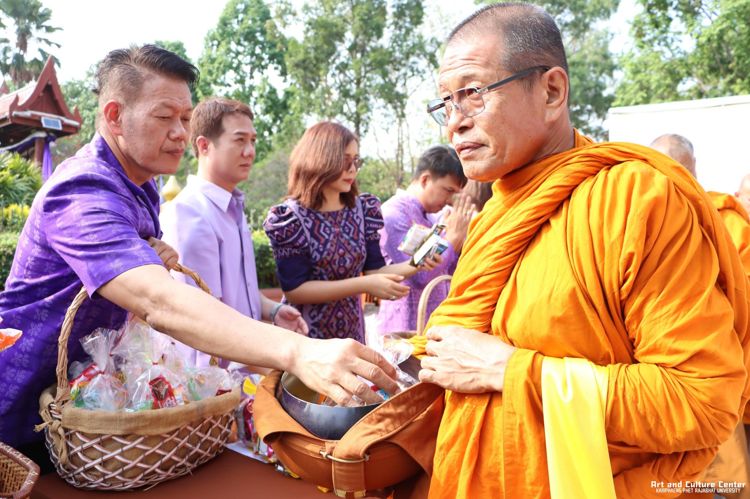 124. พิธีบำเพ็ญกุศลทำบุญใส่บาตร "วันอนุรักษ์มรดกไทย" เพื่อถวายเป็นพระราชกุศล และพิธีถวายพระพรชัยมงคล แด่สมเด็จพระกนิษฐาธิราชเจ้ากรมสมเด็จพระเทพรัตนราชสุดา ฯ สยามบรมราชกุมารี