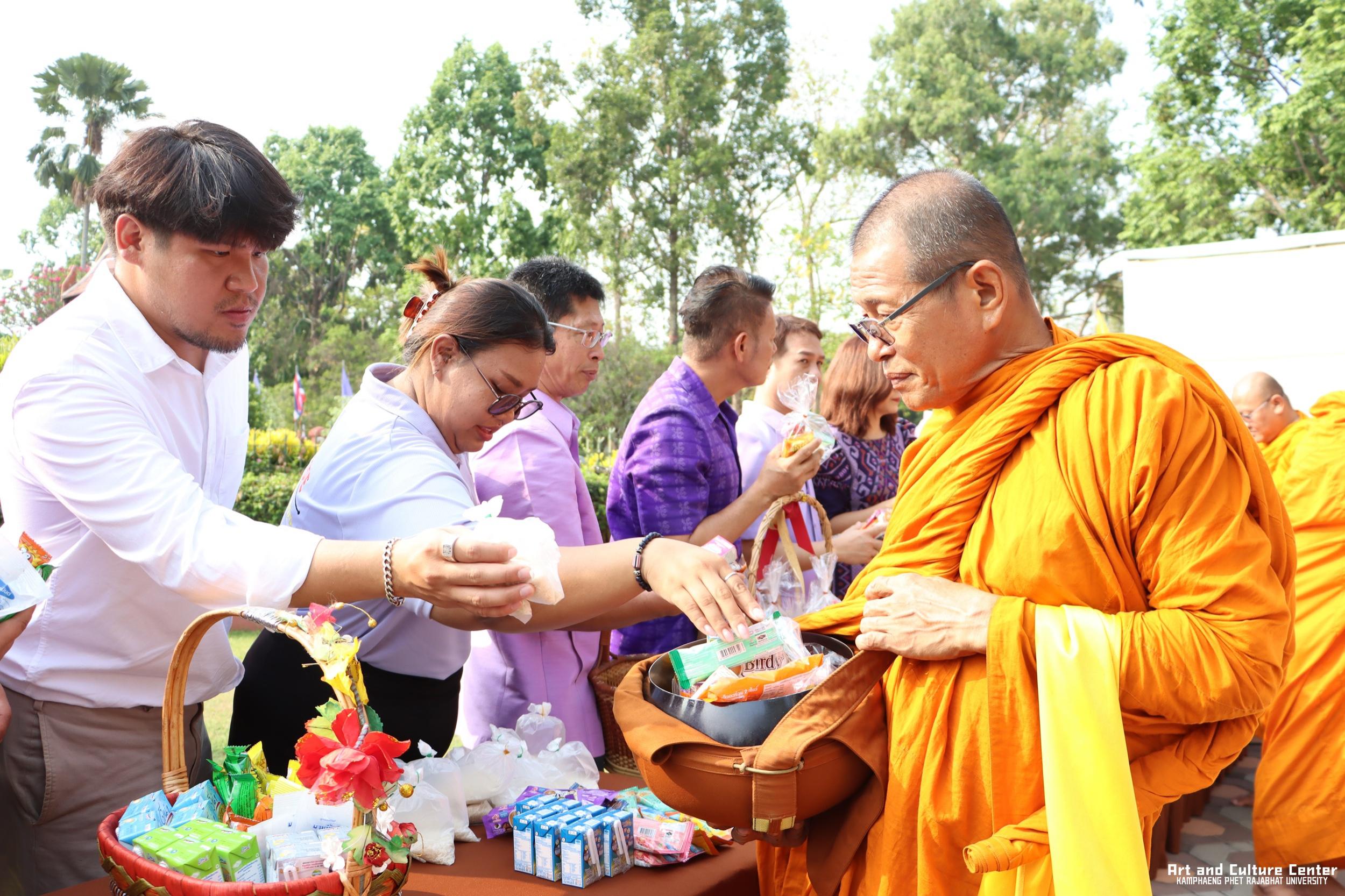 126. พิธีบำเพ็ญกุศลทำบุญใส่บาตร "วันอนุรักษ์มรดกไทย" เพื่อถวายเป็นพระราชกุศล และพิธีถวายพระพรชัยมงคล แด่สมเด็จพระกนิษฐาธิราชเจ้ากรมสมเด็จพระเทพรัตนราชสุดา ฯ สยามบรมราชกุมารี