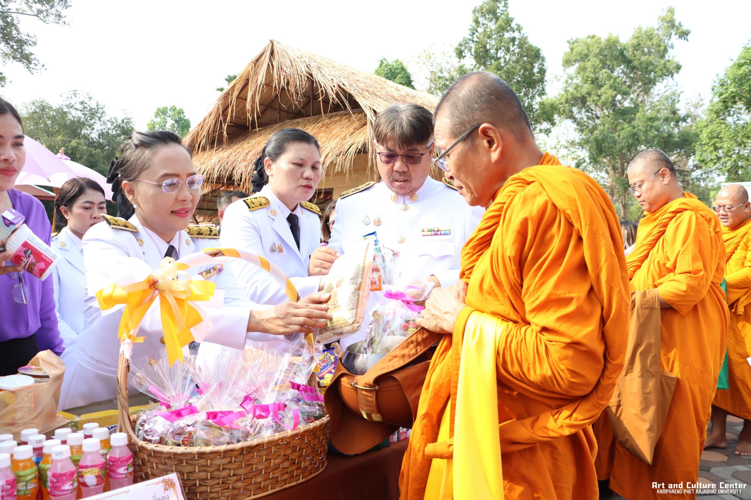 152. พิธีบำเพ็ญกุศลทำบุญใส่บาตร "วันอนุรักษ์มรดกไทย" เพื่อถวายเป็นพระราชกุศล และพิธีถวายพระพรชัยมงคล แด่สมเด็จพระกนิษฐาธิราชเจ้ากรมสมเด็จพระเทพรัตนราชสุดา ฯ สยามบรมราชกุมารี