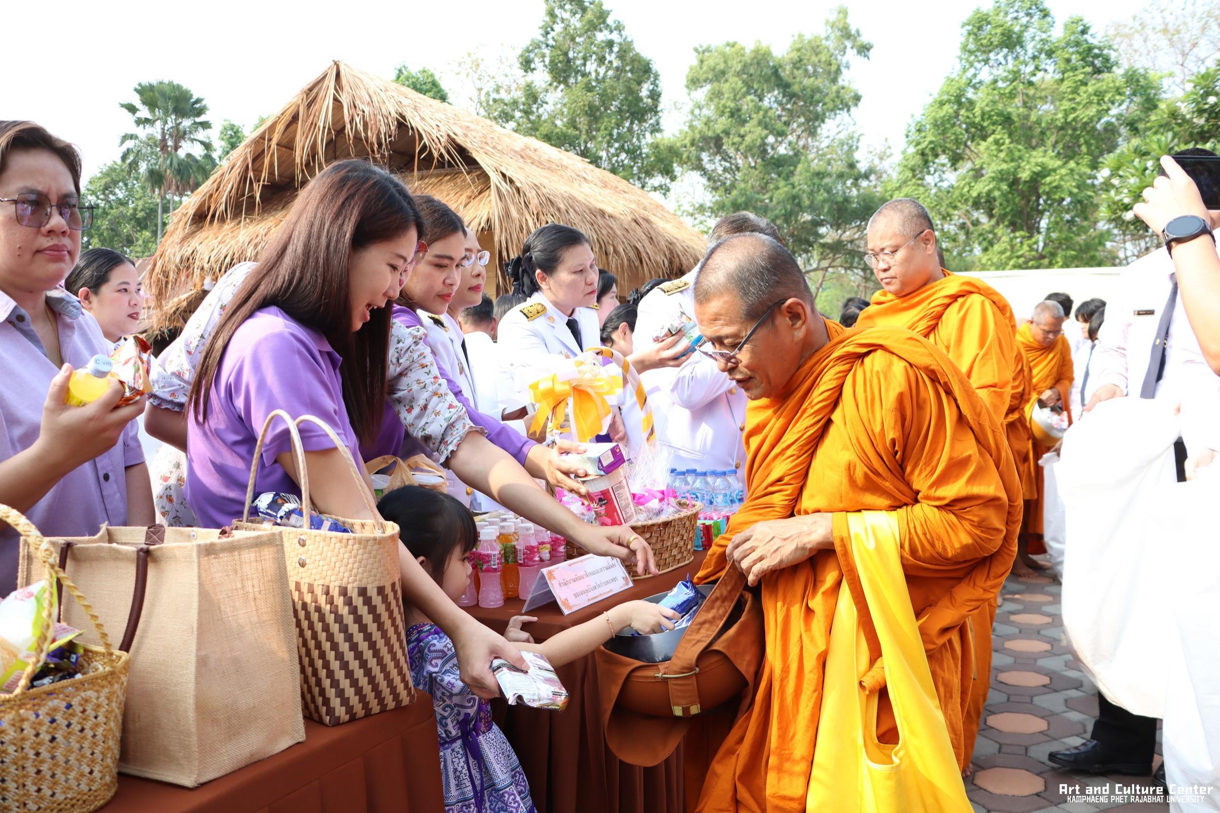 154. พิธีบำเพ็ญกุศลทำบุญใส่บาตร "วันอนุรักษ์มรดกไทย" เพื่อถวายเป็นพระราชกุศล และพิธีถวายพระพรชัยมงคล แด่สมเด็จพระกนิษฐาธิราชเจ้ากรมสมเด็จพระเทพรัตนราชสุดา ฯ สยามบรมราชกุมารี