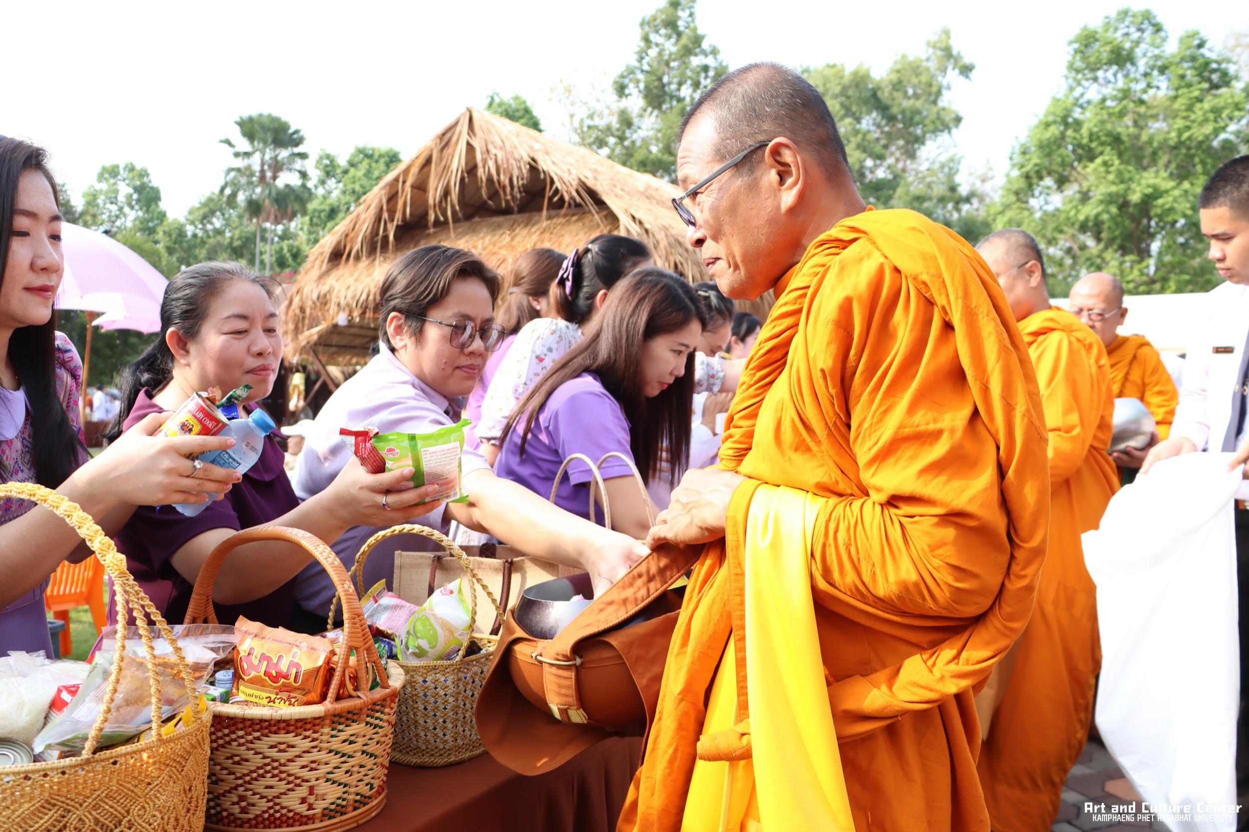 155. พิธีบำเพ็ญกุศลทำบุญใส่บาตร "วันอนุรักษ์มรดกไทย" เพื่อถวายเป็นพระราชกุศล และพิธีถวายพระพรชัยมงคล แด่สมเด็จพระกนิษฐาธิราชเจ้ากรมสมเด็จพระเทพรัตนราชสุดา ฯ สยามบรมราชกุมารี