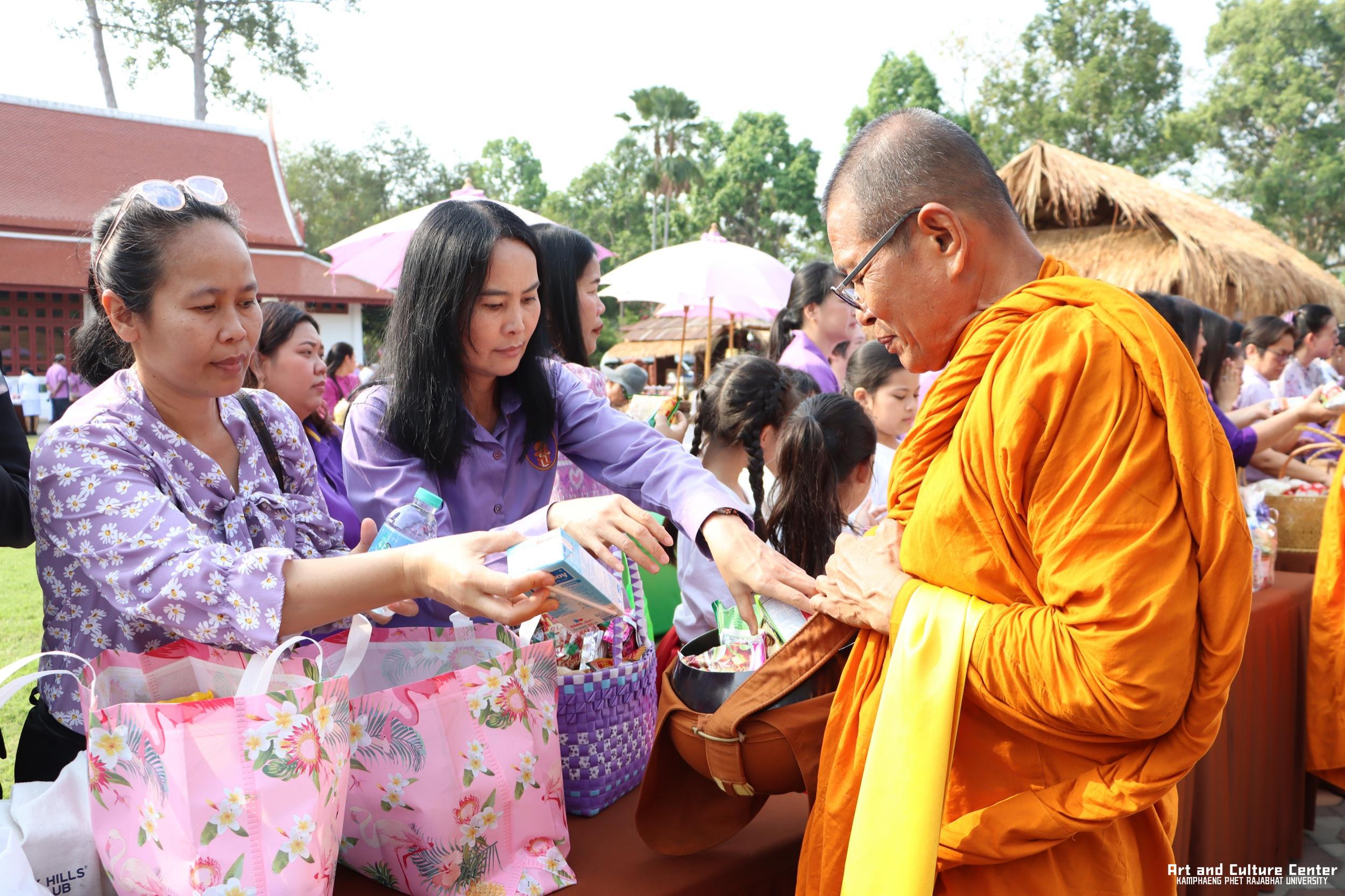 160. พิธีบำเพ็ญกุศลทำบุญใส่บาตร "วันอนุรักษ์มรดกไทย" เพื่อถวายเป็นพระราชกุศล และพิธีถวายพระพรชัยมงคล แด่สมเด็จพระกนิษฐาธิราชเจ้ากรมสมเด็จพระเทพรัตนราชสุดา ฯ สยามบรมราชกุมารี