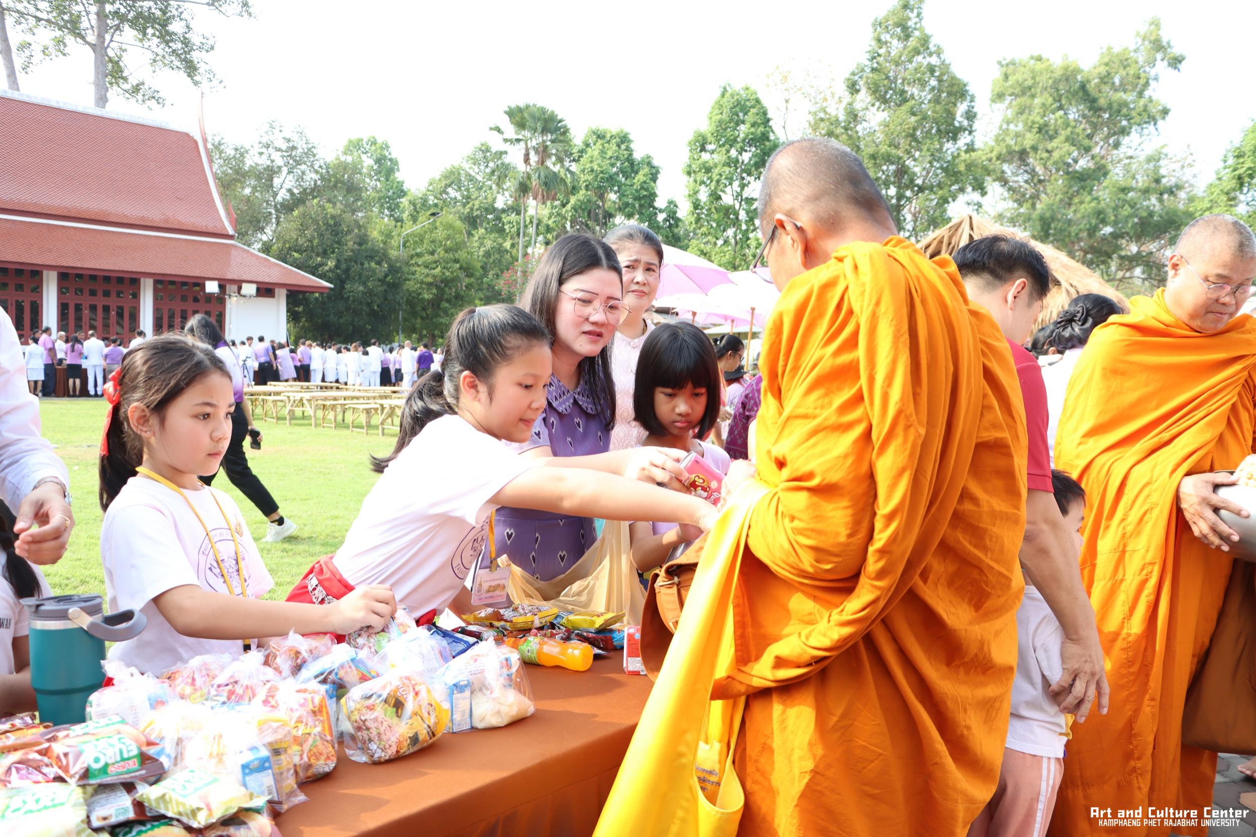 163. พิธีบำเพ็ญกุศลทำบุญใส่บาตร "วันอนุรักษ์มรดกไทย" เพื่อถวายเป็นพระราชกุศล และพิธีถวายพระพรชัยมงคล แด่สมเด็จพระกนิษฐาธิราชเจ้ากรมสมเด็จพระเทพรัตนราชสุดา ฯ สยามบรมราชกุมารี