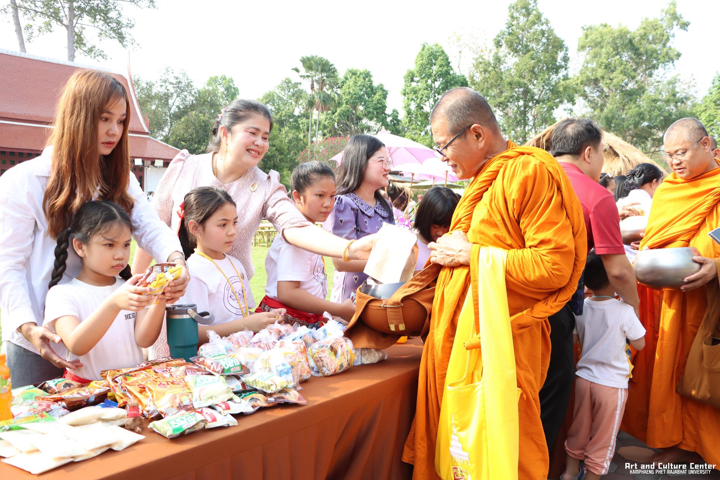 164. พิธีบำเพ็ญกุศลทำบุญใส่บาตร "วันอนุรักษ์มรดกไทย" เพื่อถวายเป็นพระราชกุศล และพิธีถวายพระพรชัยมงคล แด่สมเด็จพระกนิษฐาธิราชเจ้ากรมสมเด็จพระเทพรัตนราชสุดา ฯ สยามบรมราชกุมารี