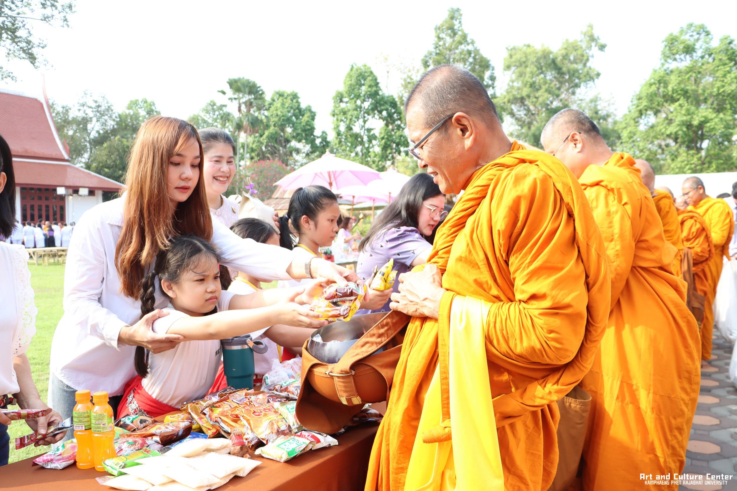 165. พิธีบำเพ็ญกุศลทำบุญใส่บาตร "วันอนุรักษ์มรดกไทย" เพื่อถวายเป็นพระราชกุศล และพิธีถวายพระพรชัยมงคล แด่สมเด็จพระกนิษฐาธิราชเจ้ากรมสมเด็จพระเทพรัตนราชสุดา ฯ สยามบรมราชกุมารี