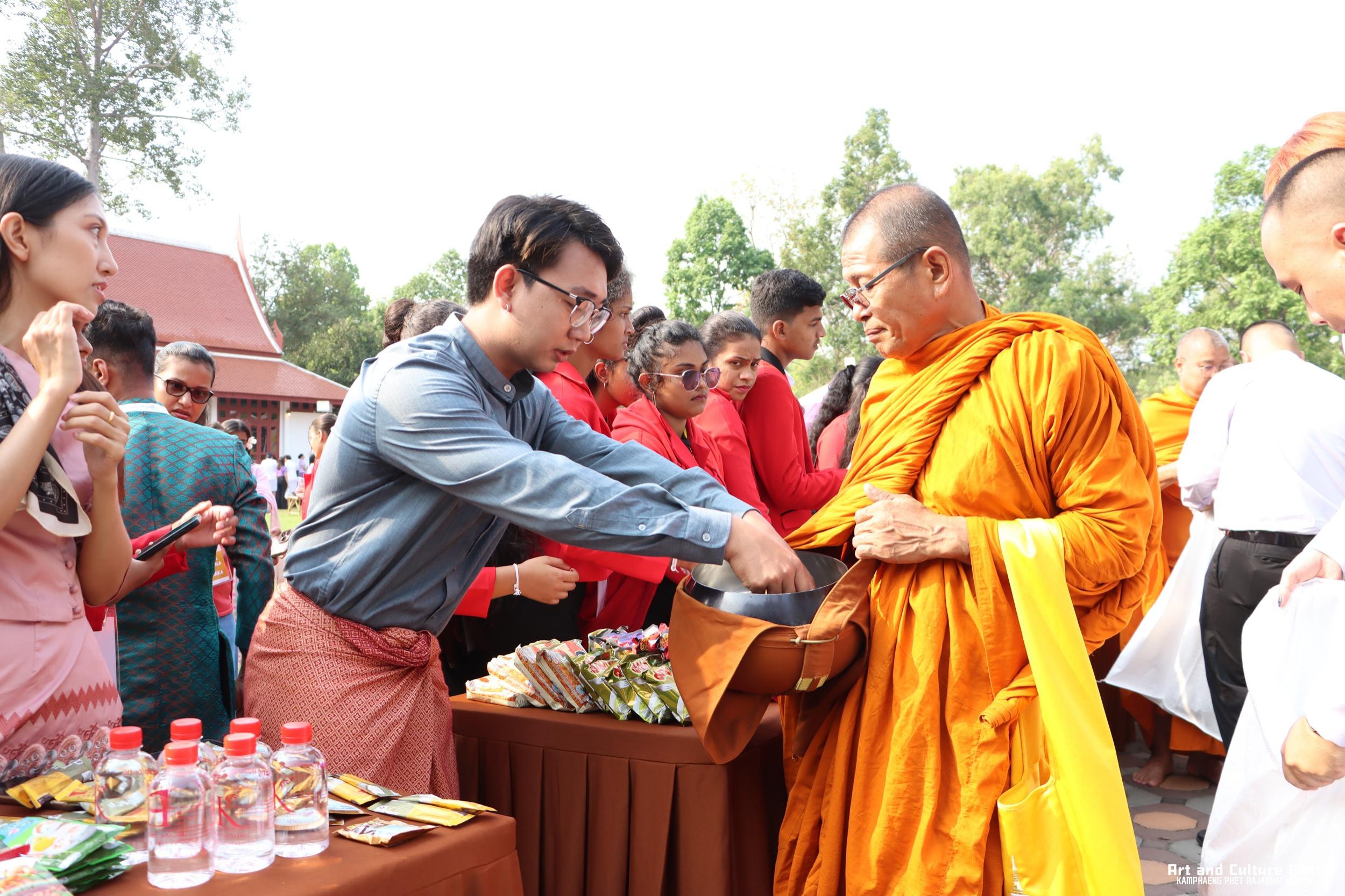 174. พิธีบำเพ็ญกุศลทำบุญใส่บาตร "วันอนุรักษ์มรดกไทย" เพื่อถวายเป็นพระราชกุศล และพิธีถวายพระพรชัยมงคล แด่สมเด็จพระกนิษฐาธิราชเจ้ากรมสมเด็จพระเทพรัตนราชสุดา ฯ สยามบรมราชกุมารี