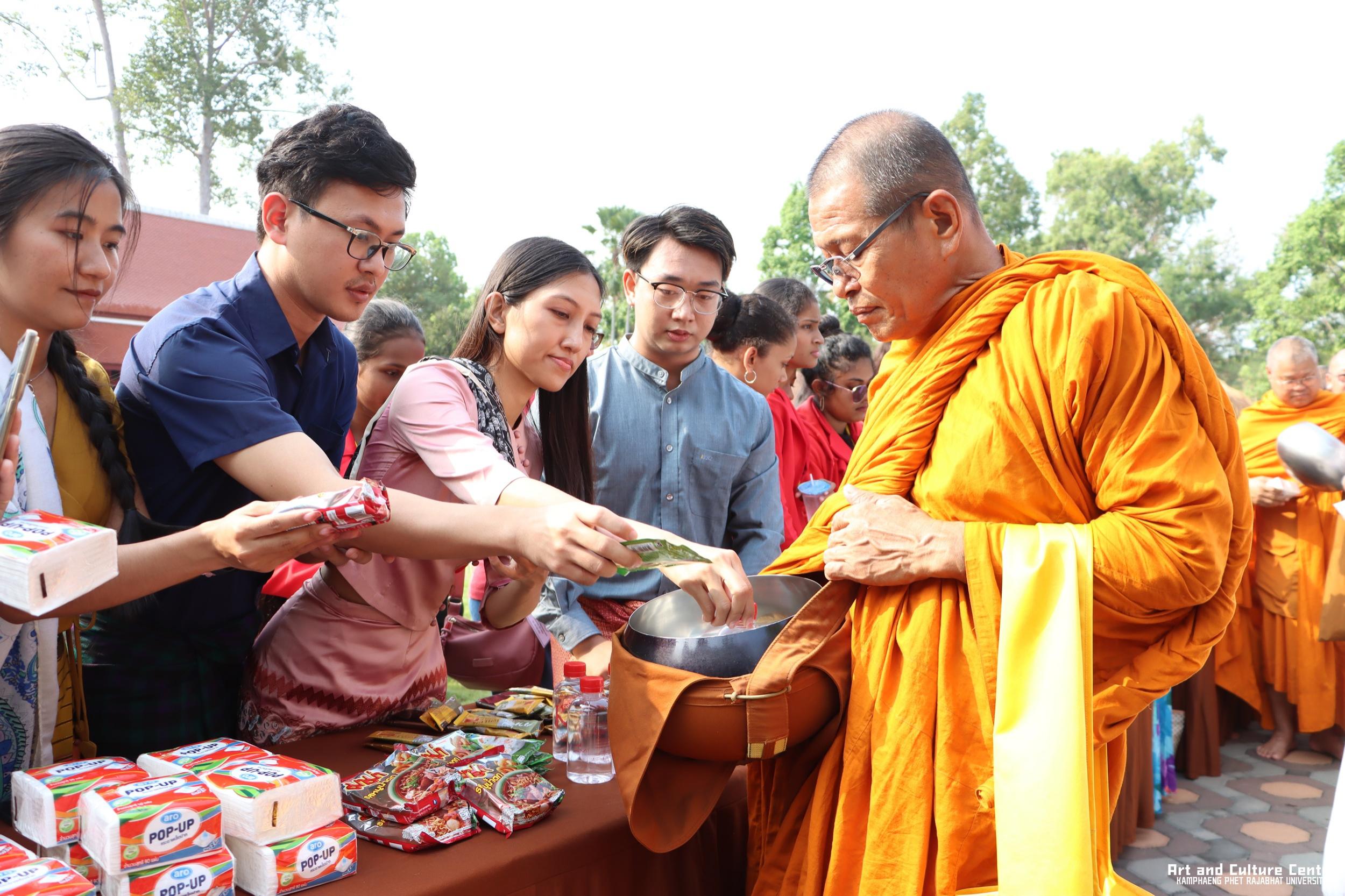 175. พิธีบำเพ็ญกุศลทำบุญใส่บาตร "วันอนุรักษ์มรดกไทย" เพื่อถวายเป็นพระราชกุศล และพิธีถวายพระพรชัยมงคล แด่สมเด็จพระกนิษฐาธิราชเจ้ากรมสมเด็จพระเทพรัตนราชสุดา ฯ สยามบรมราชกุมารี