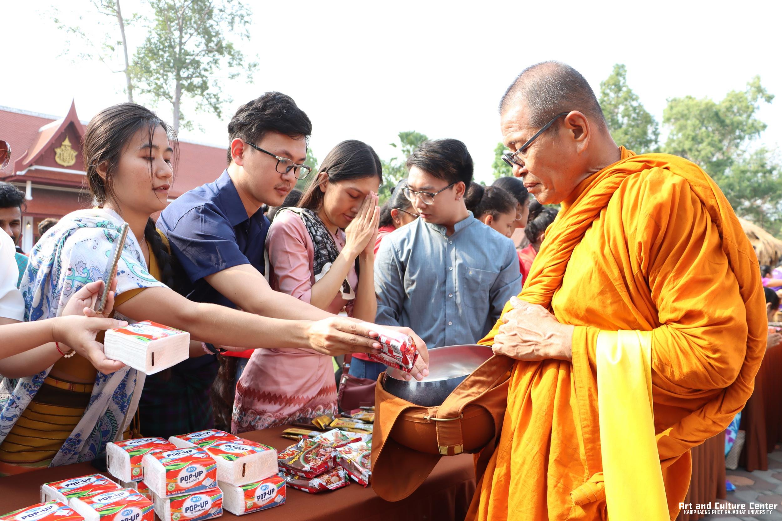 176. พิธีบำเพ็ญกุศลทำบุญใส่บาตร "วันอนุรักษ์มรดกไทย" เพื่อถวายเป็นพระราชกุศล และพิธีถวายพระพรชัยมงคล แด่สมเด็จพระกนิษฐาธิราชเจ้ากรมสมเด็จพระเทพรัตนราชสุดา ฯ สยามบรมราชกุมารี
