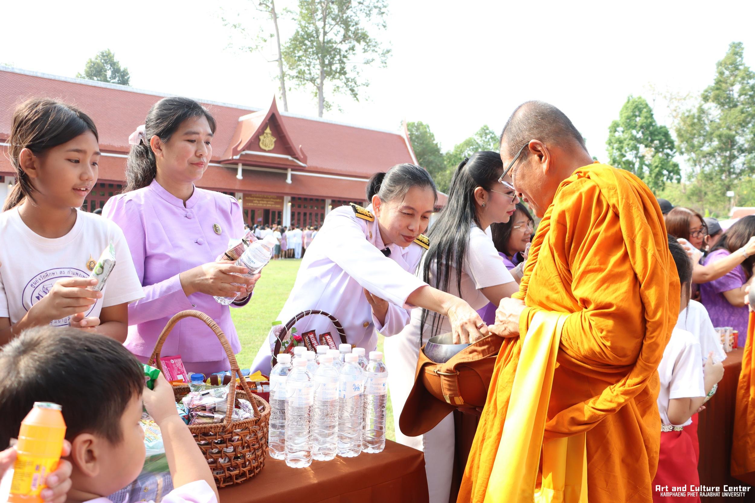 181. พิธีบำเพ็ญกุศลทำบุญใส่บาตร "วันอนุรักษ์มรดกไทย" เพื่อถวายเป็นพระราชกุศล และพิธีถวายพระพรชัยมงคล แด่สมเด็จพระกนิษฐาธิราชเจ้ากรมสมเด็จพระเทพรัตนราชสุดา ฯ สยามบรมราชกุมารี