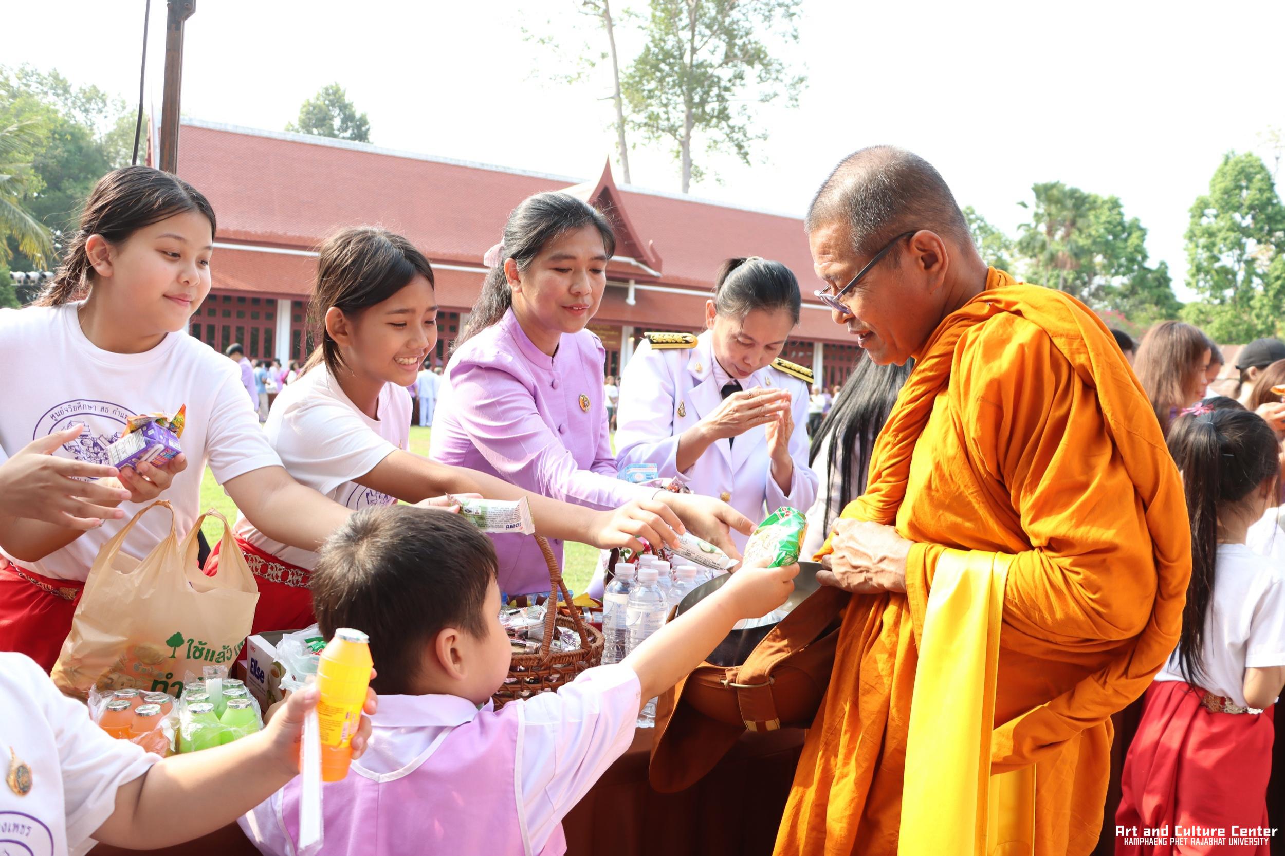 182. พิธีบำเพ็ญกุศลทำบุญใส่บาตร "วันอนุรักษ์มรดกไทย" เพื่อถวายเป็นพระราชกุศล และพิธีถวายพระพรชัยมงคล แด่สมเด็จพระกนิษฐาธิราชเจ้ากรมสมเด็จพระเทพรัตนราชสุดา ฯ สยามบรมราชกุมารี