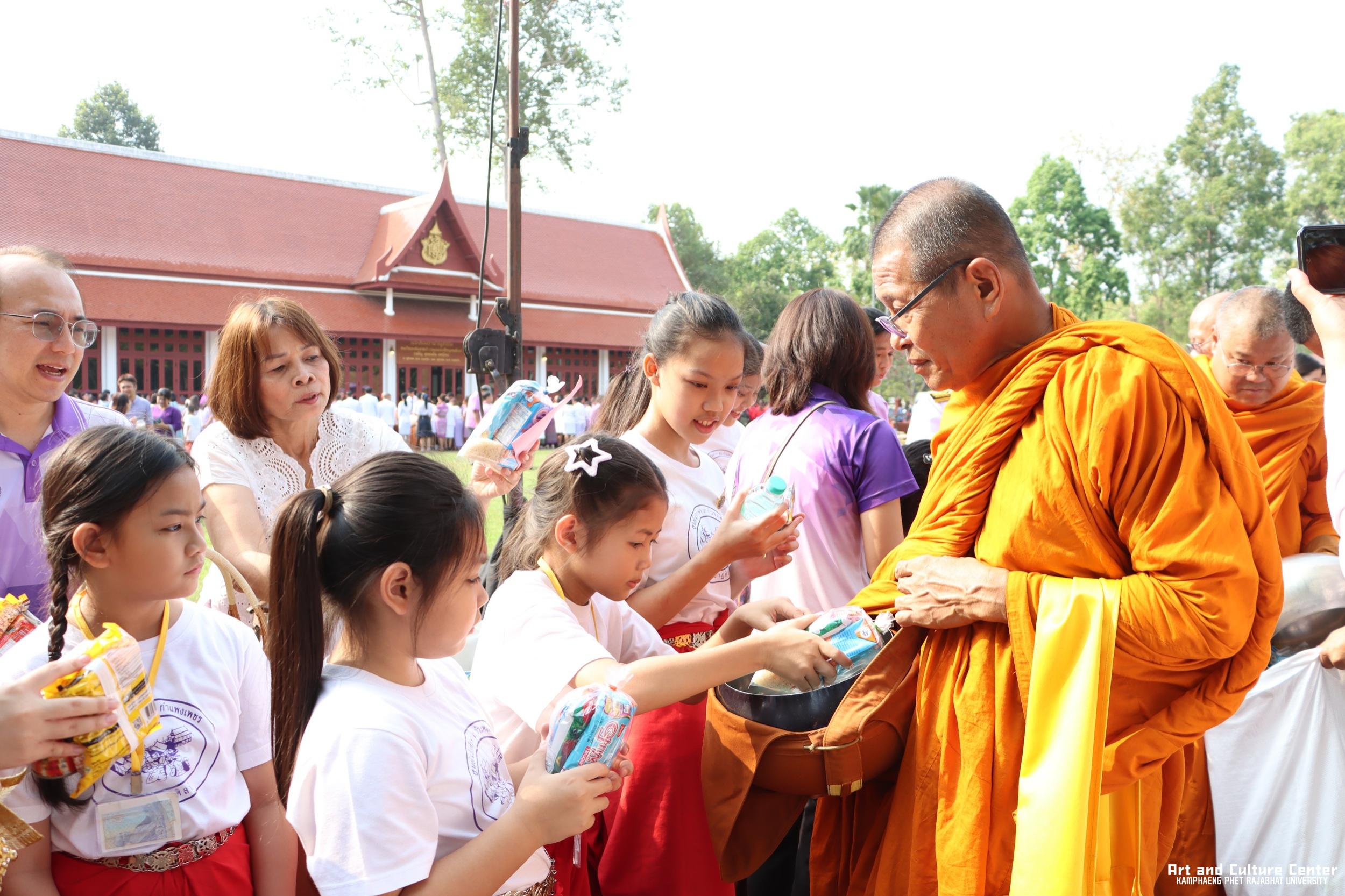 183. พิธีบำเพ็ญกุศลทำบุญใส่บาตร "วันอนุรักษ์มรดกไทย" เพื่อถวายเป็นพระราชกุศล และพิธีถวายพระพรชัยมงคล แด่สมเด็จพระกนิษฐาธิราชเจ้ากรมสมเด็จพระเทพรัตนราชสุดา ฯ สยามบรมราชกุมารี