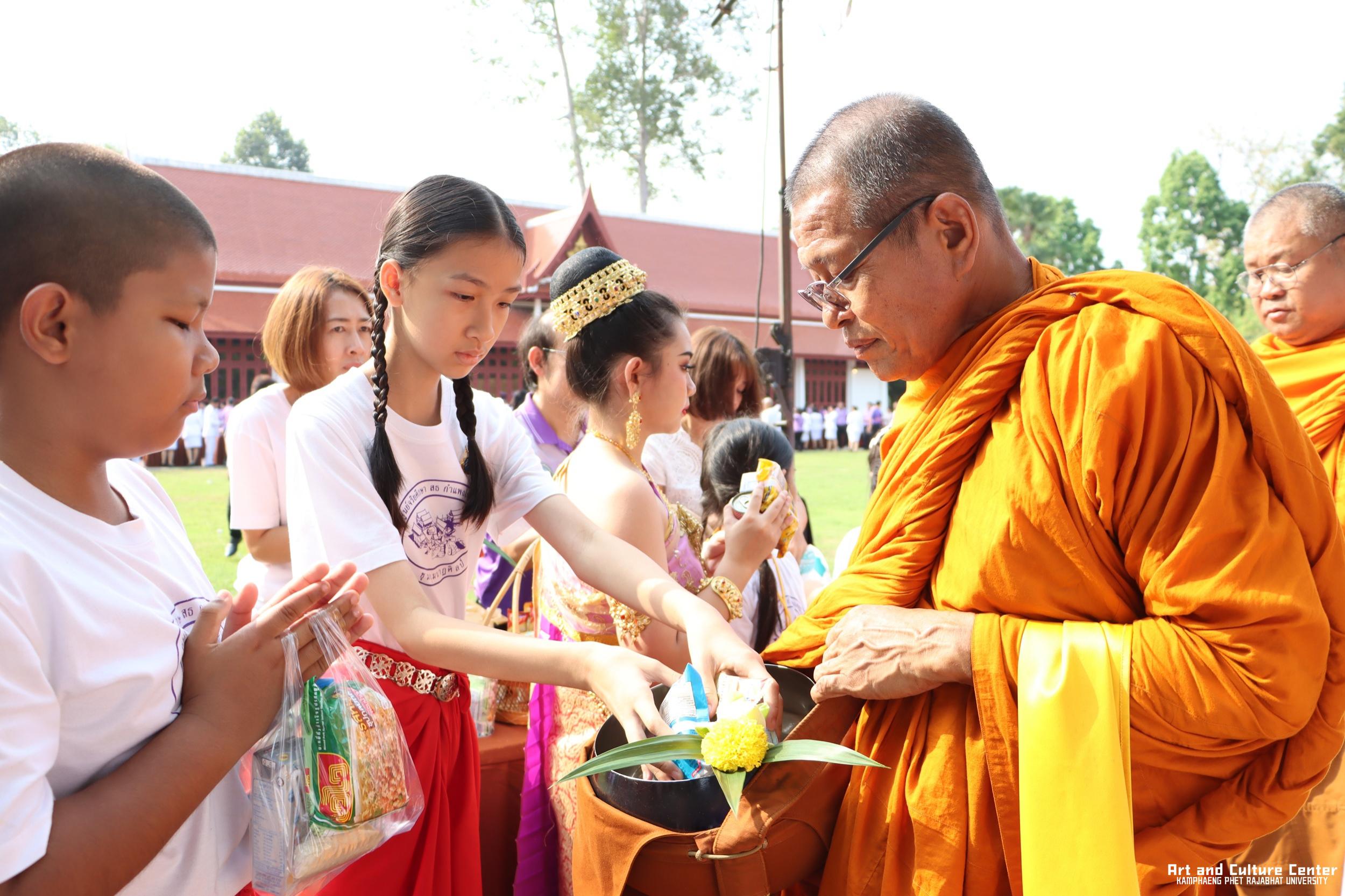 185. พิธีบำเพ็ญกุศลทำบุญใส่บาตร "วันอนุรักษ์มรดกไทย" เพื่อถวายเป็นพระราชกุศล และพิธีถวายพระพรชัยมงคล แด่สมเด็จพระกนิษฐาธิราชเจ้ากรมสมเด็จพระเทพรัตนราชสุดา ฯ สยามบรมราชกุมารี