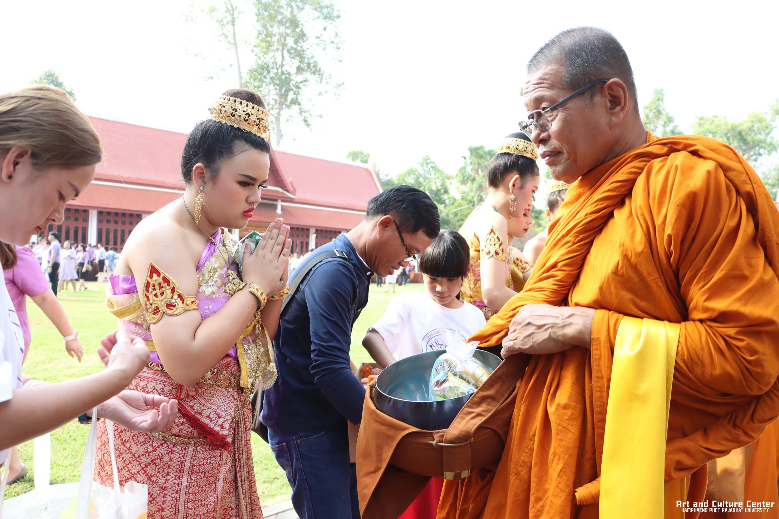 191. พิธีบำเพ็ญกุศลทำบุญใส่บาตร "วันอนุรักษ์มรดกไทย" เพื่อถวายเป็นพระราชกุศล และพิธีถวายพระพรชัยมงคล แด่สมเด็จพระกนิษฐาธิราชเจ้ากรมสมเด็จพระเทพรัตนราชสุดา ฯ สยามบรมราชกุมารี