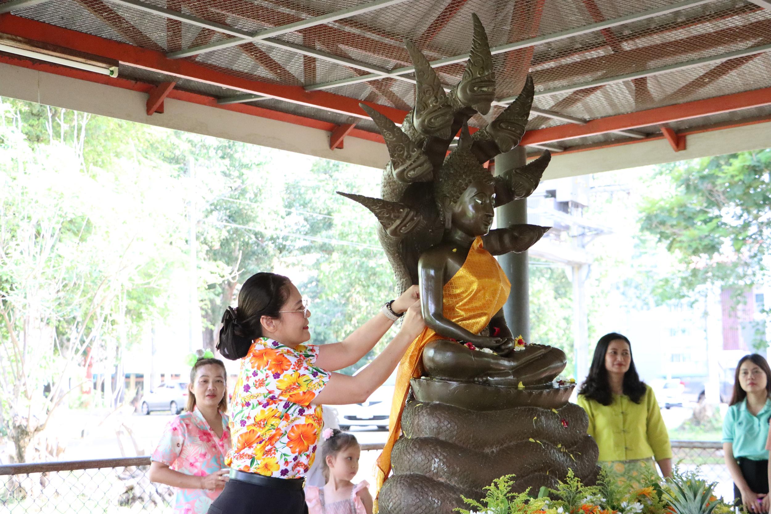 17. KPRU สวมผ้าไทย ห่มสไบ ใส่โจงสงกรานต์ สืบสานประเพณี ประจำปี ๒๕๖๘