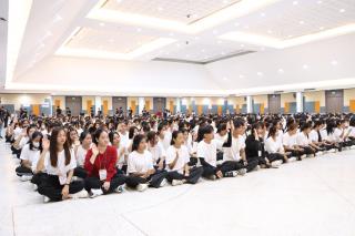 การอบรมมารยาทไทย ในกิจกรรมปฐมนิเทศนักศึกษาใหม่ ประจำปีการศึกษา ๒๕๖๘